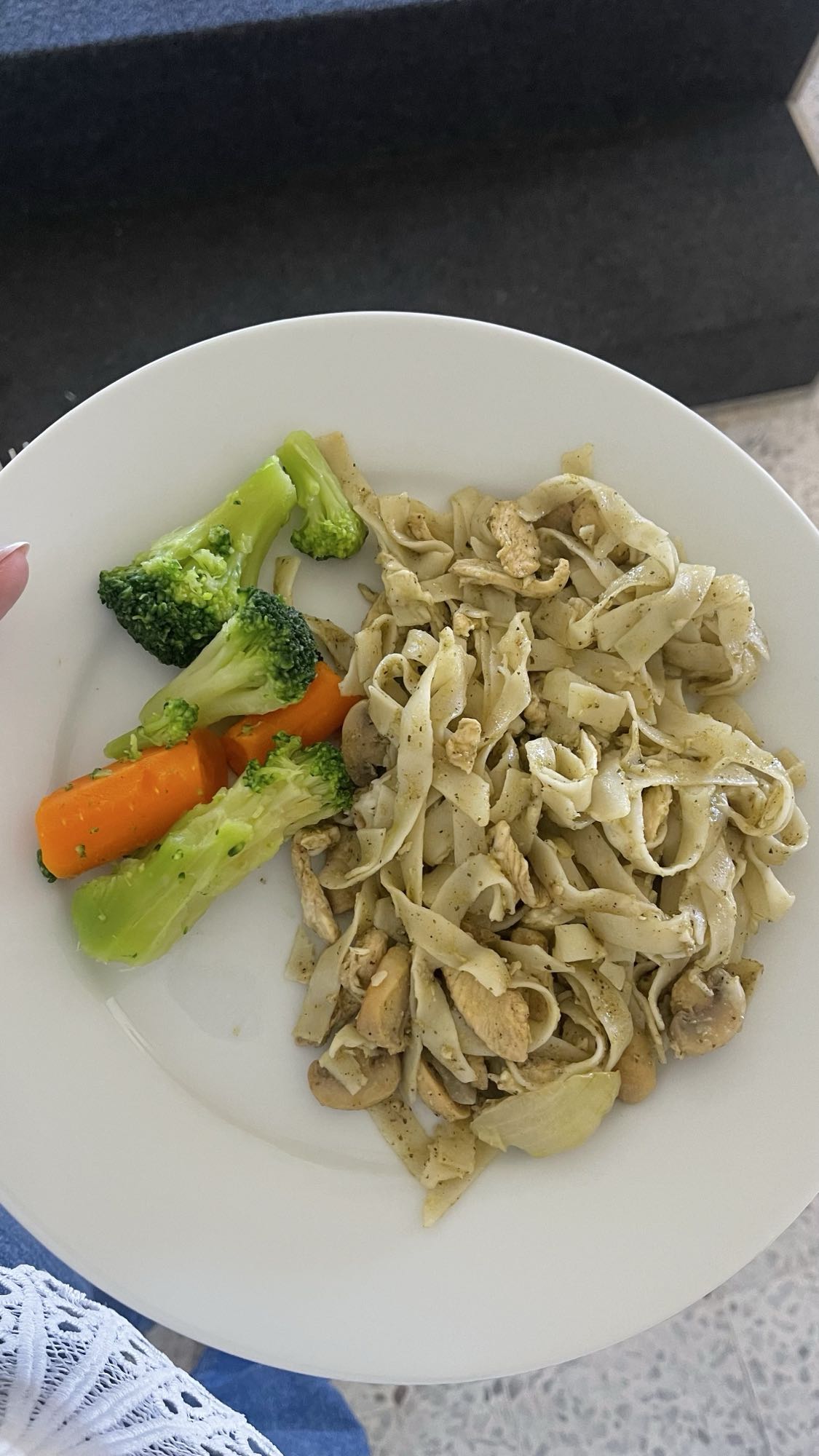 Chicken Noodles Veg