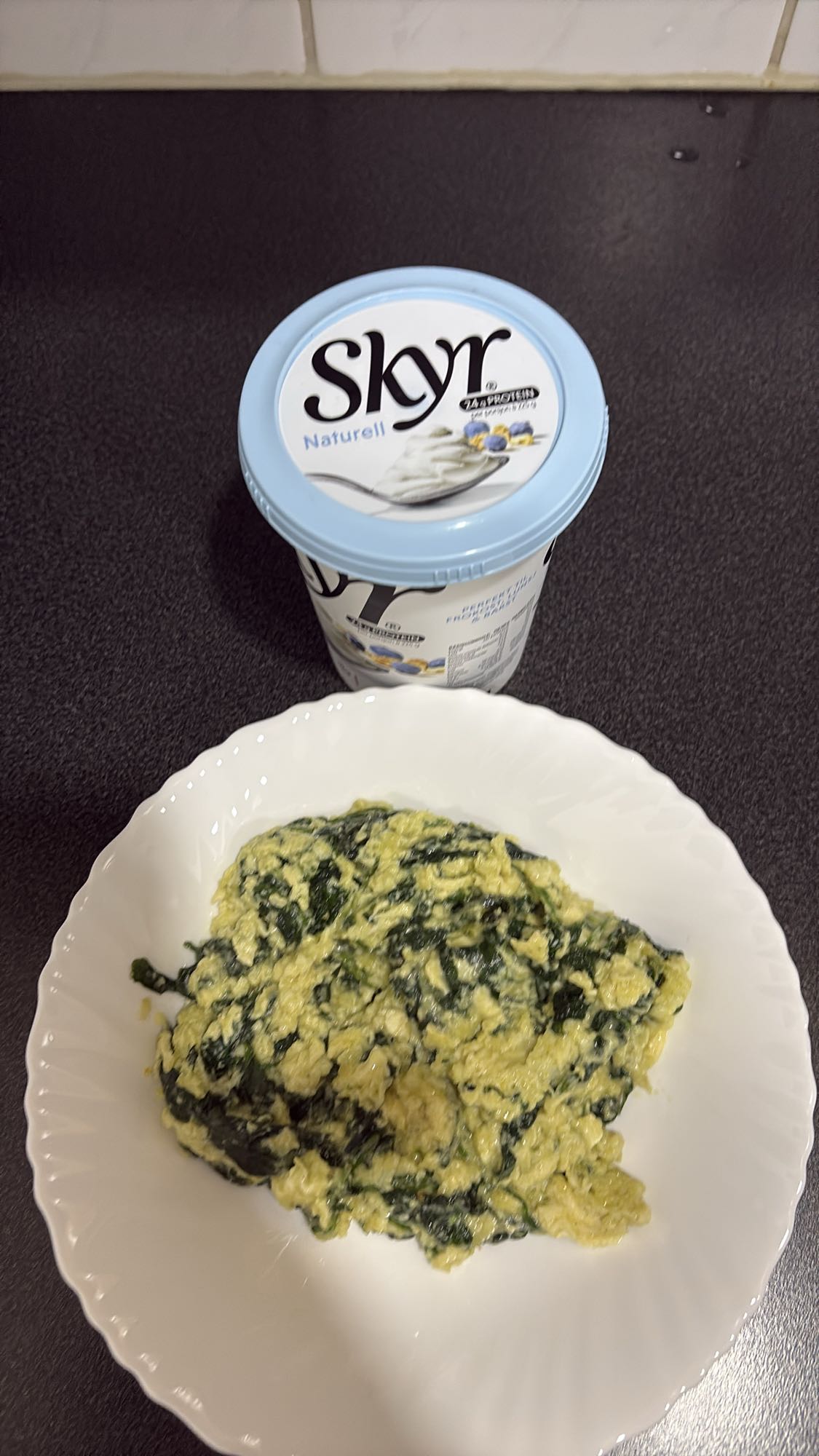 Eggerøre med spinat og skyr