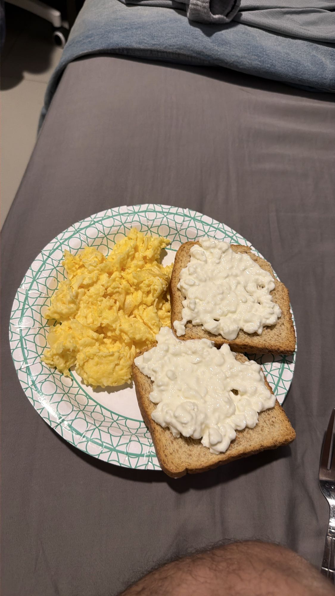 huevos con pan y requesón