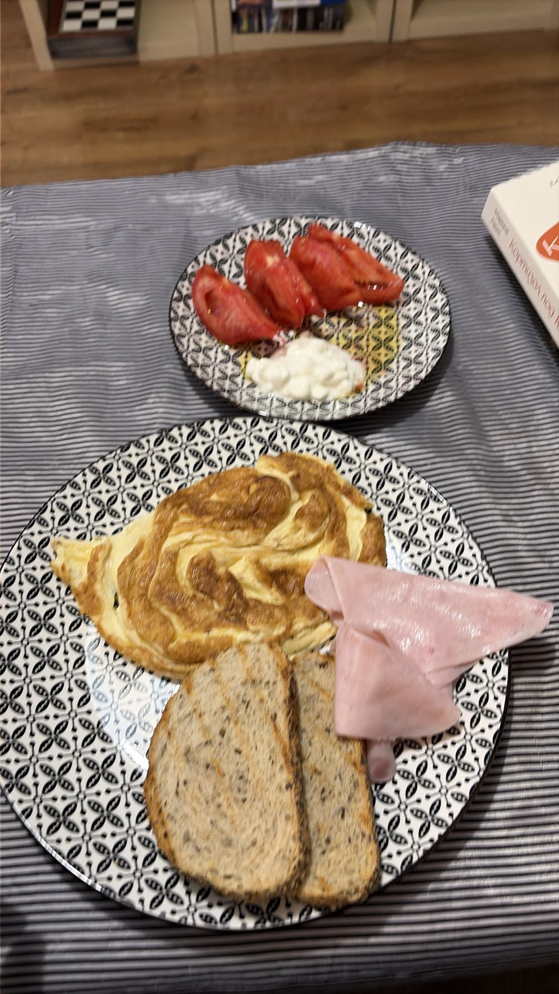 Омлет с шунка и домати