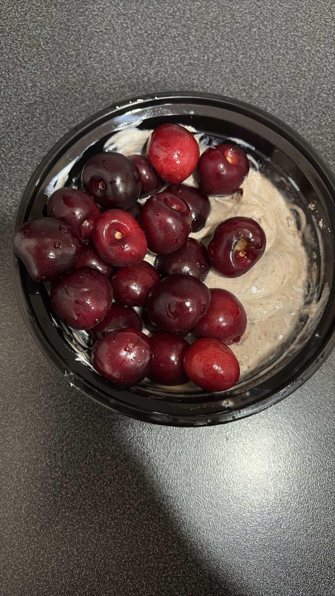 Yoghurt med kirsebær