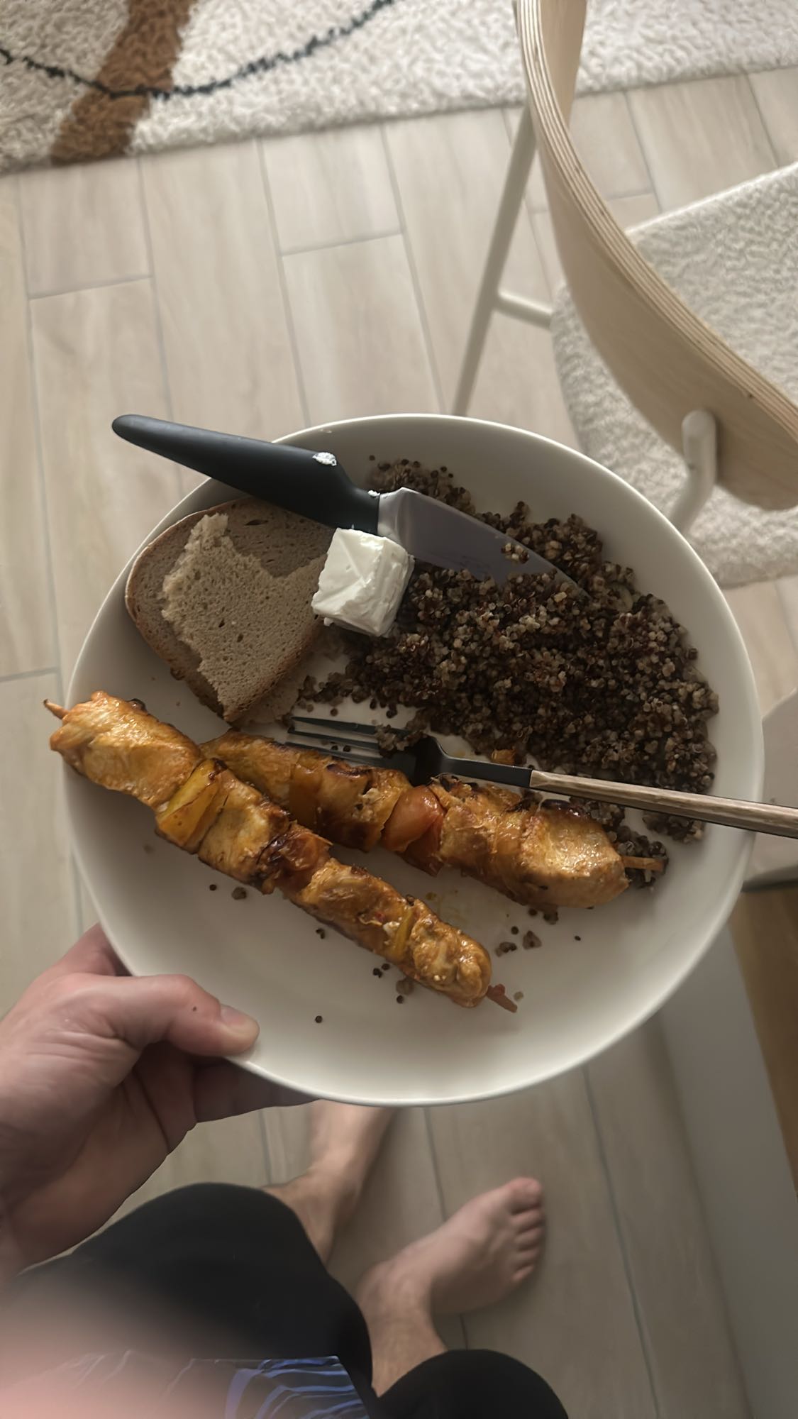 Brochettes et quinoa