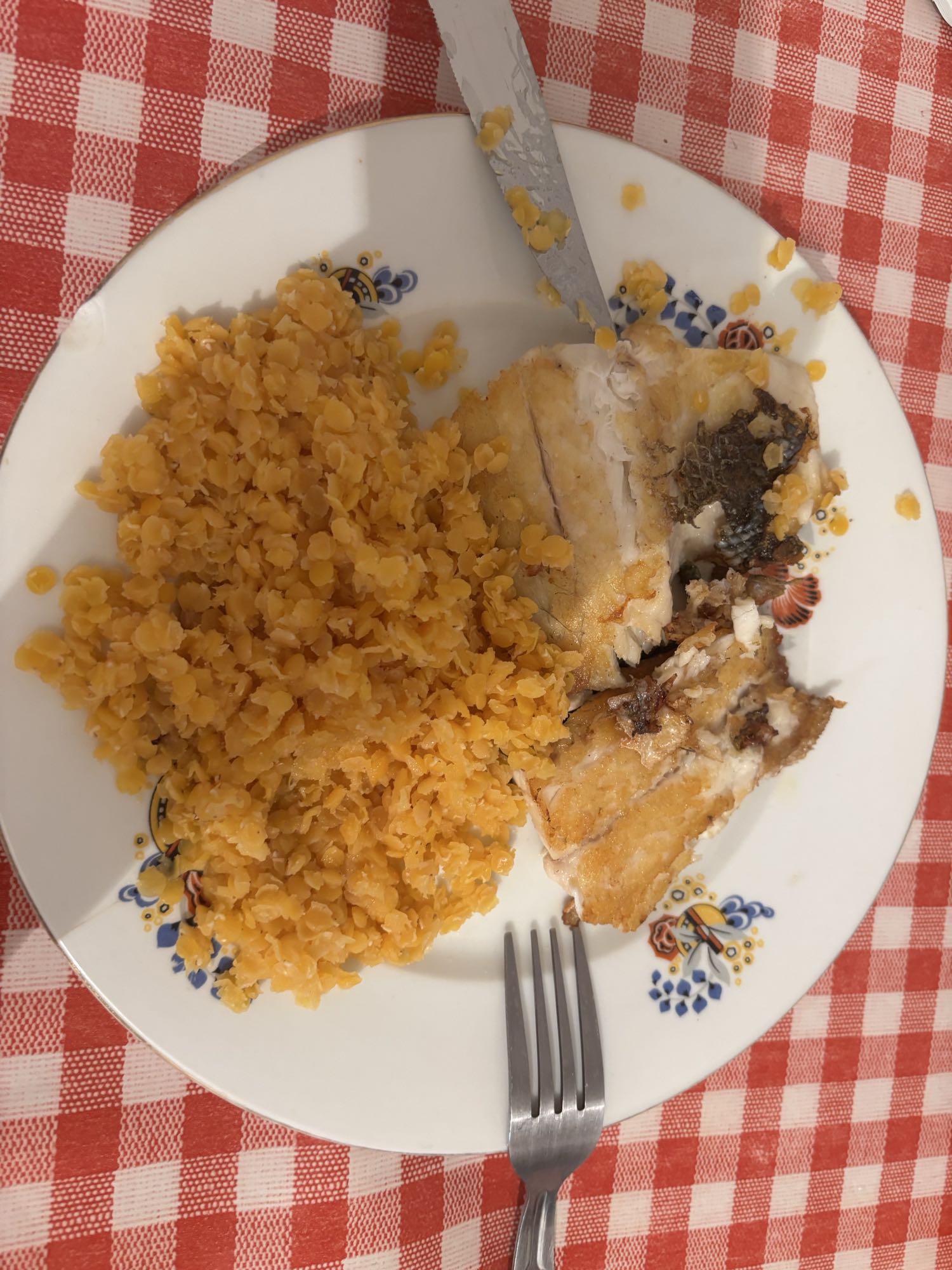 Lentilles corail et poisson