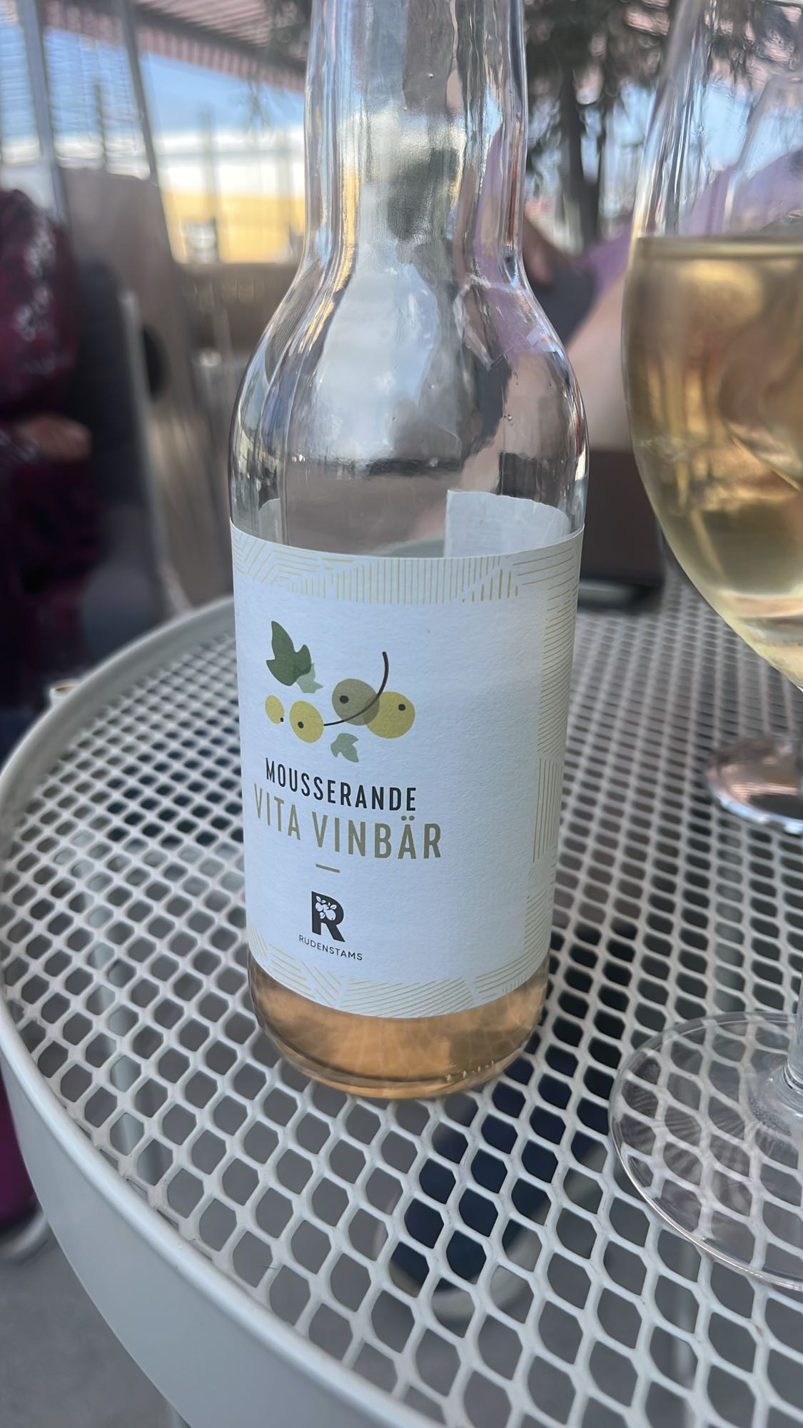 Mousserande vita vinbär