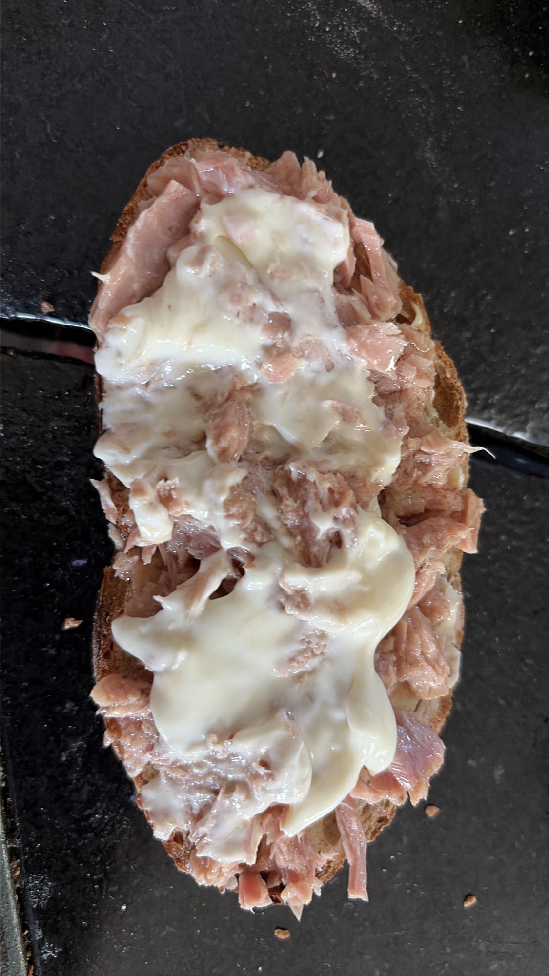 Tonfiskmacka med ost