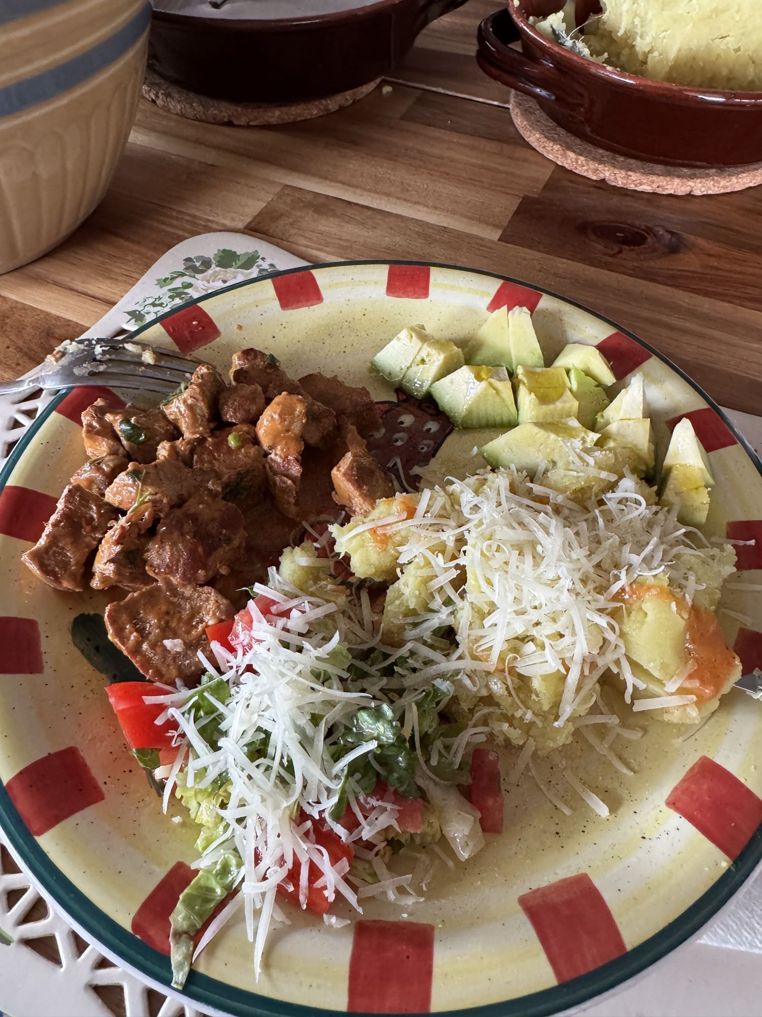Cerdo con ensalada y papa
