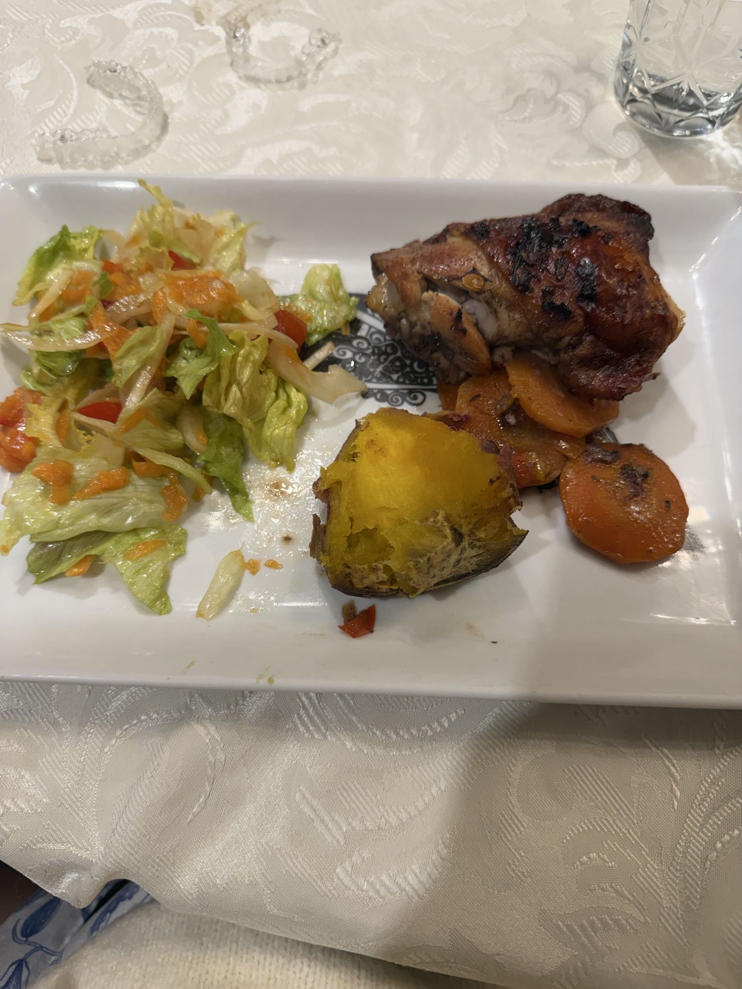 pollo asado con ensalada