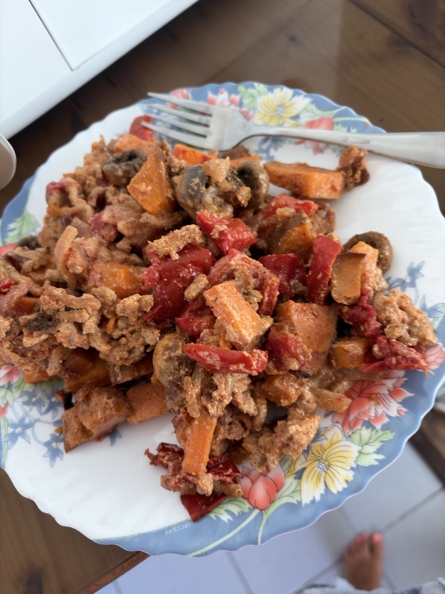 Carne tocată de curcan la cuptor cu cartofi dulci și dressing de iaurt grecesc