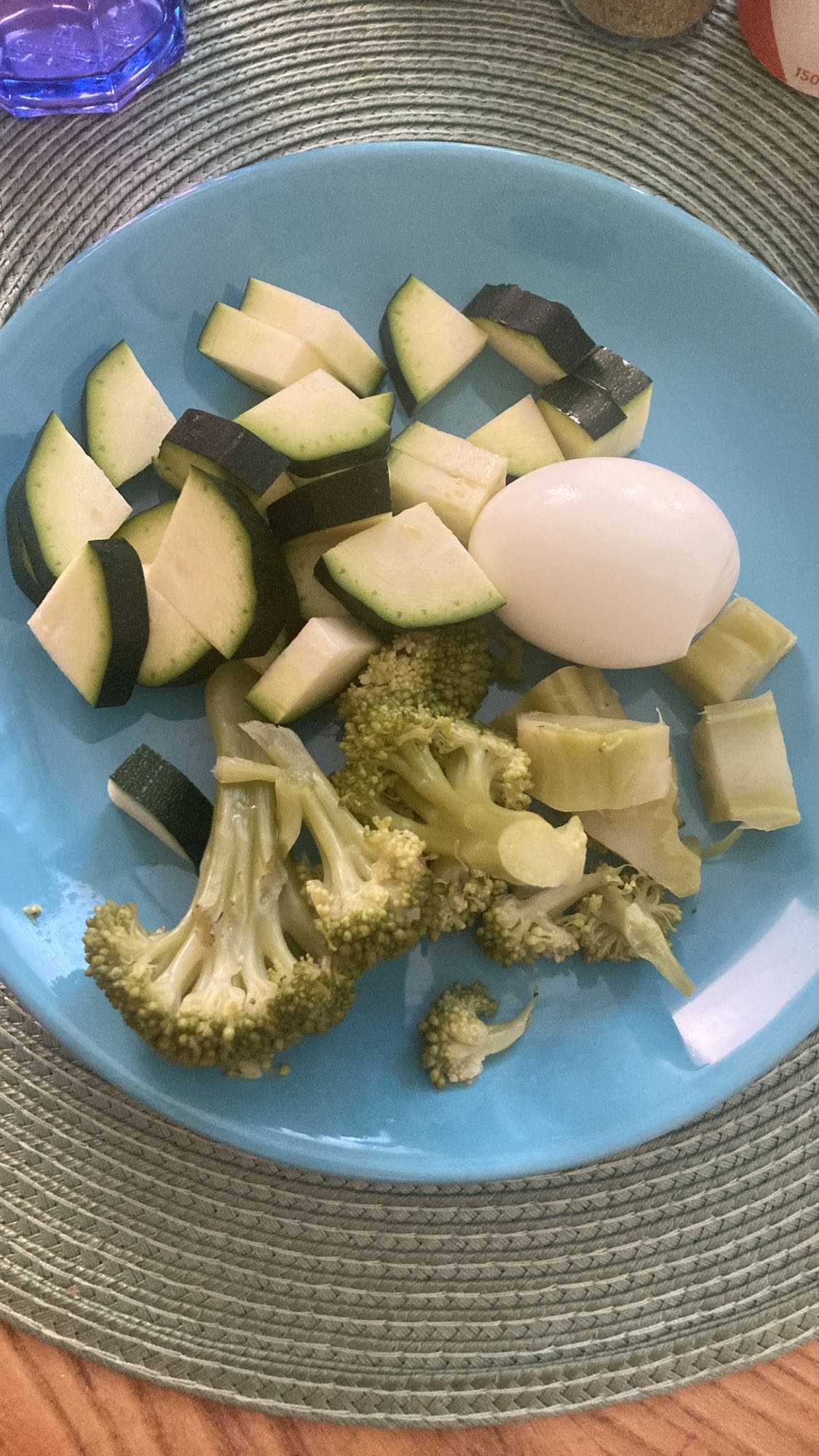 Kokt ägg med grönsaker