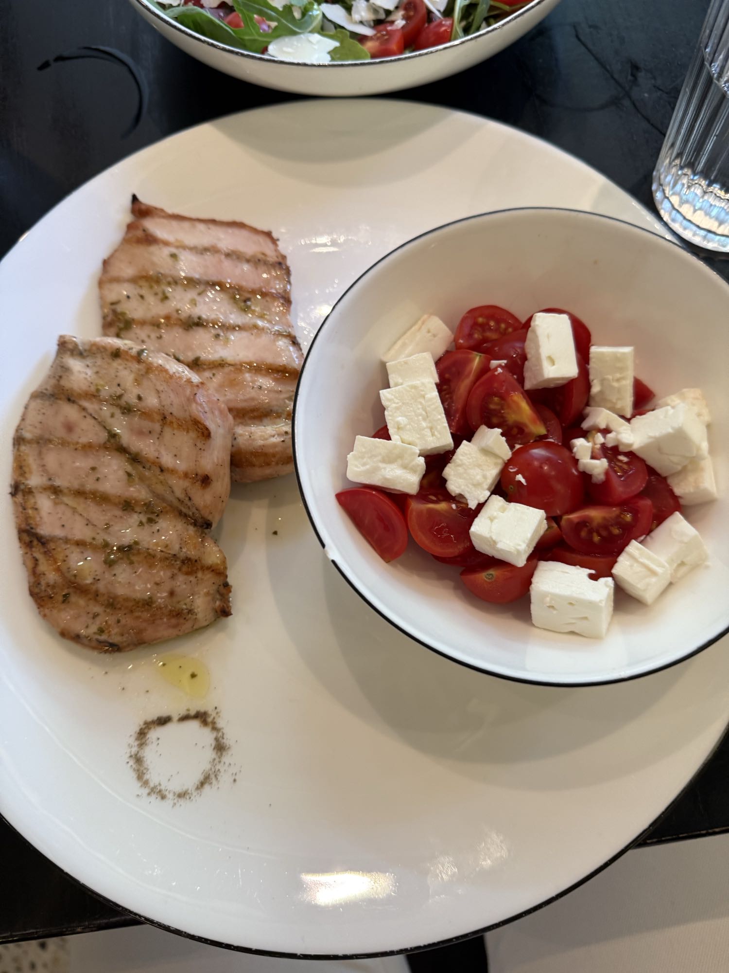 Piept de pui cu salata