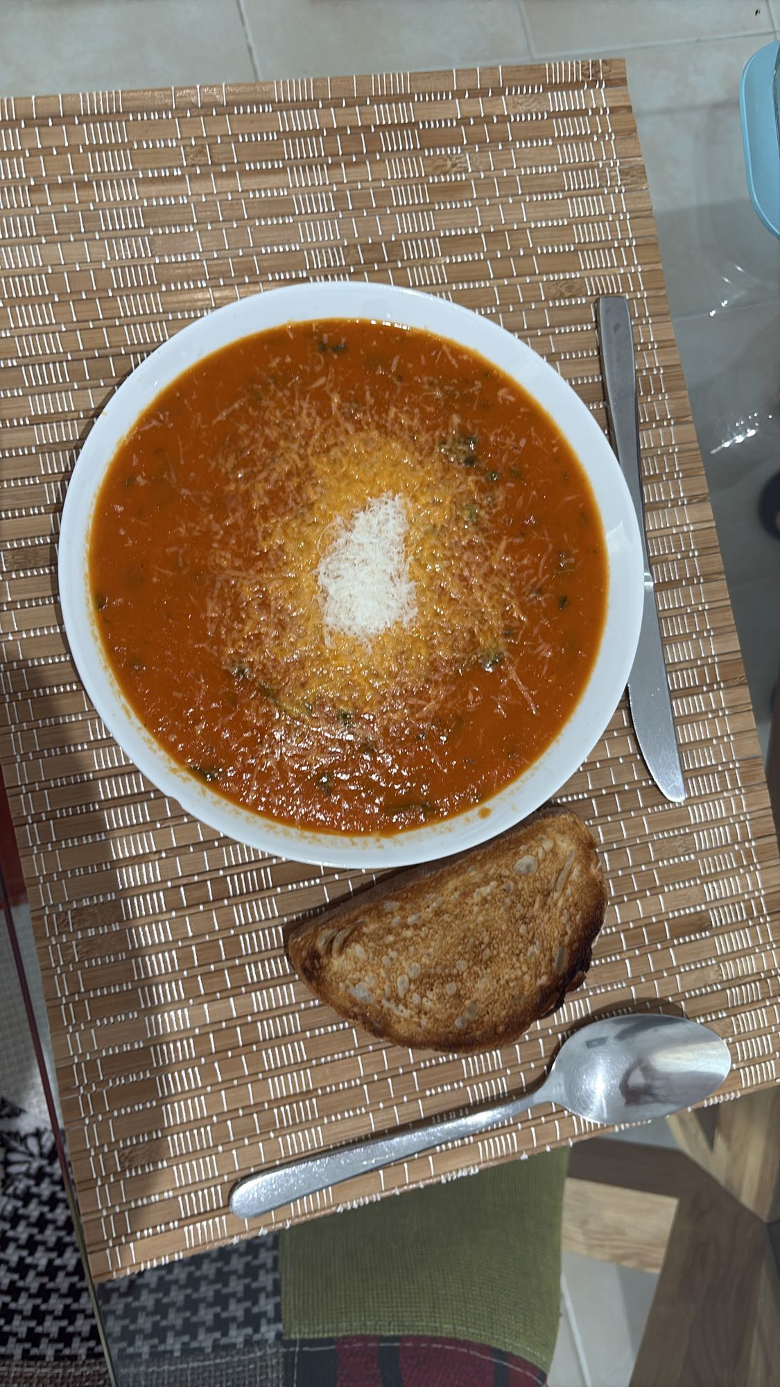 Fresh Tomato and Red Pepper Soup with Toast