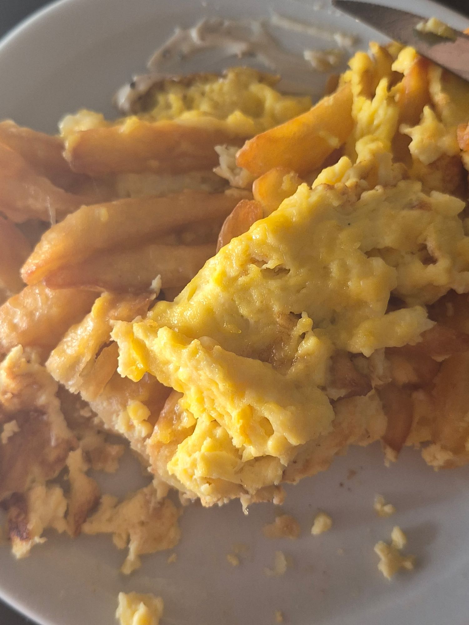 Oeufs brouillés et frites
