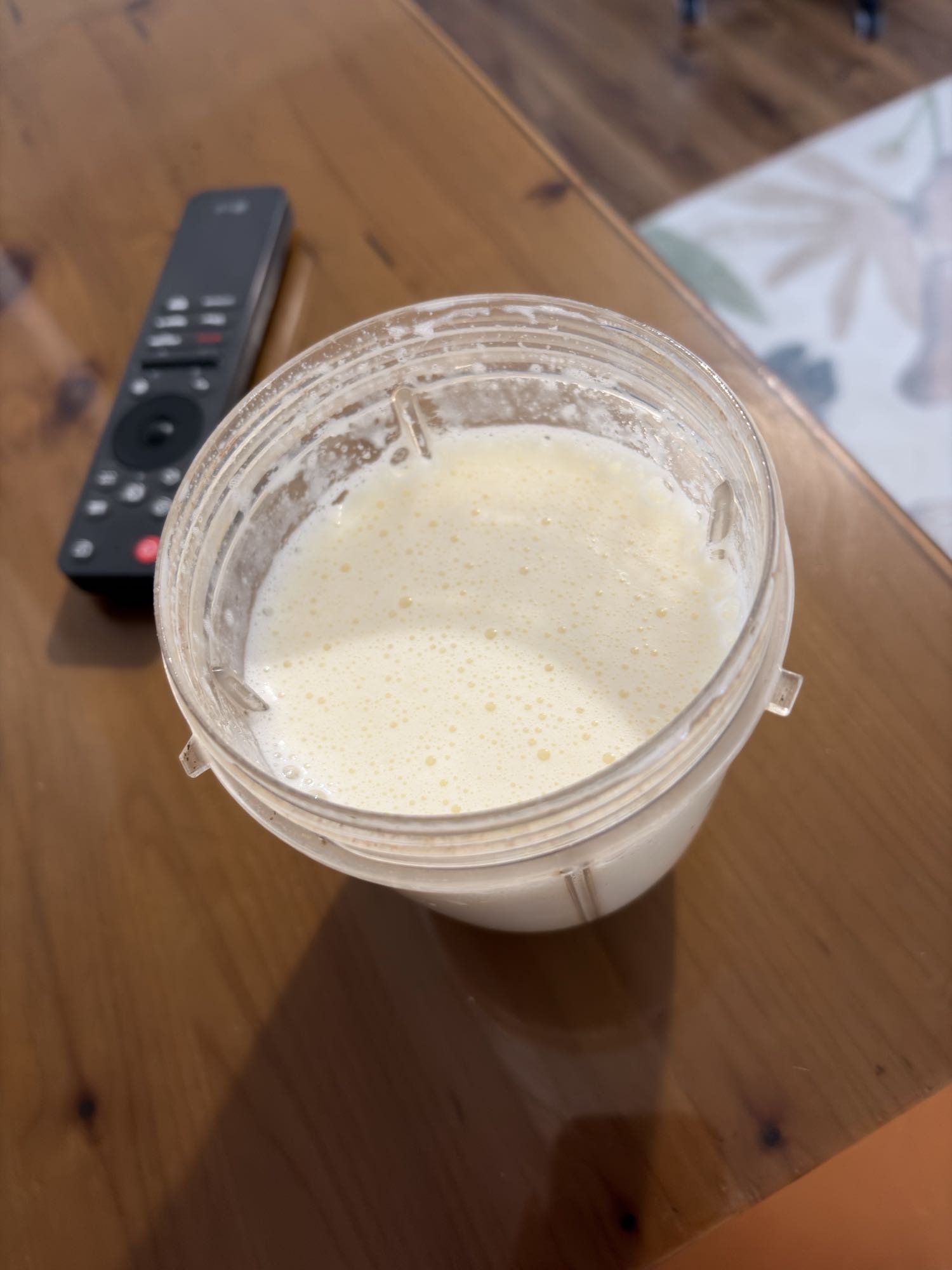 Shake proteic cu apă și pudră proteică