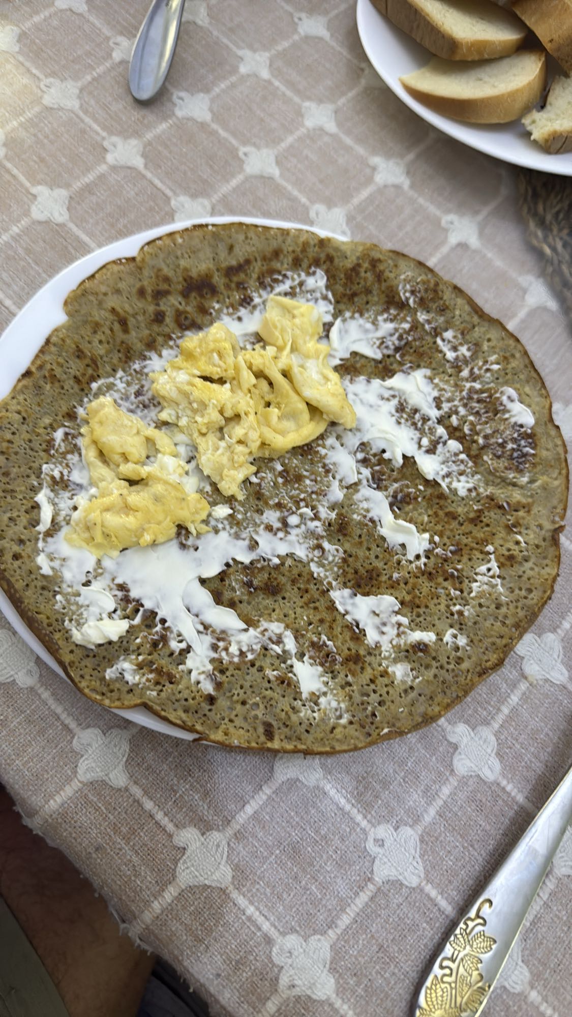 Блин с яйцом и чиз кремом