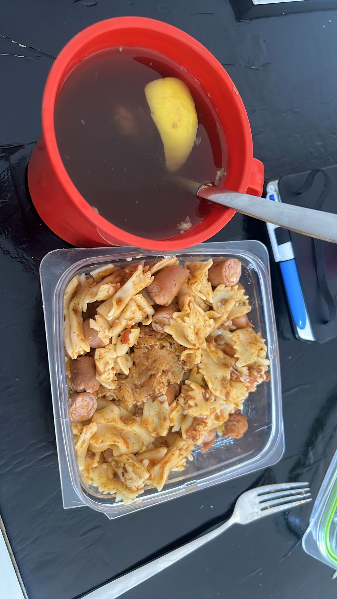 Pâtes saucisses et bouillon