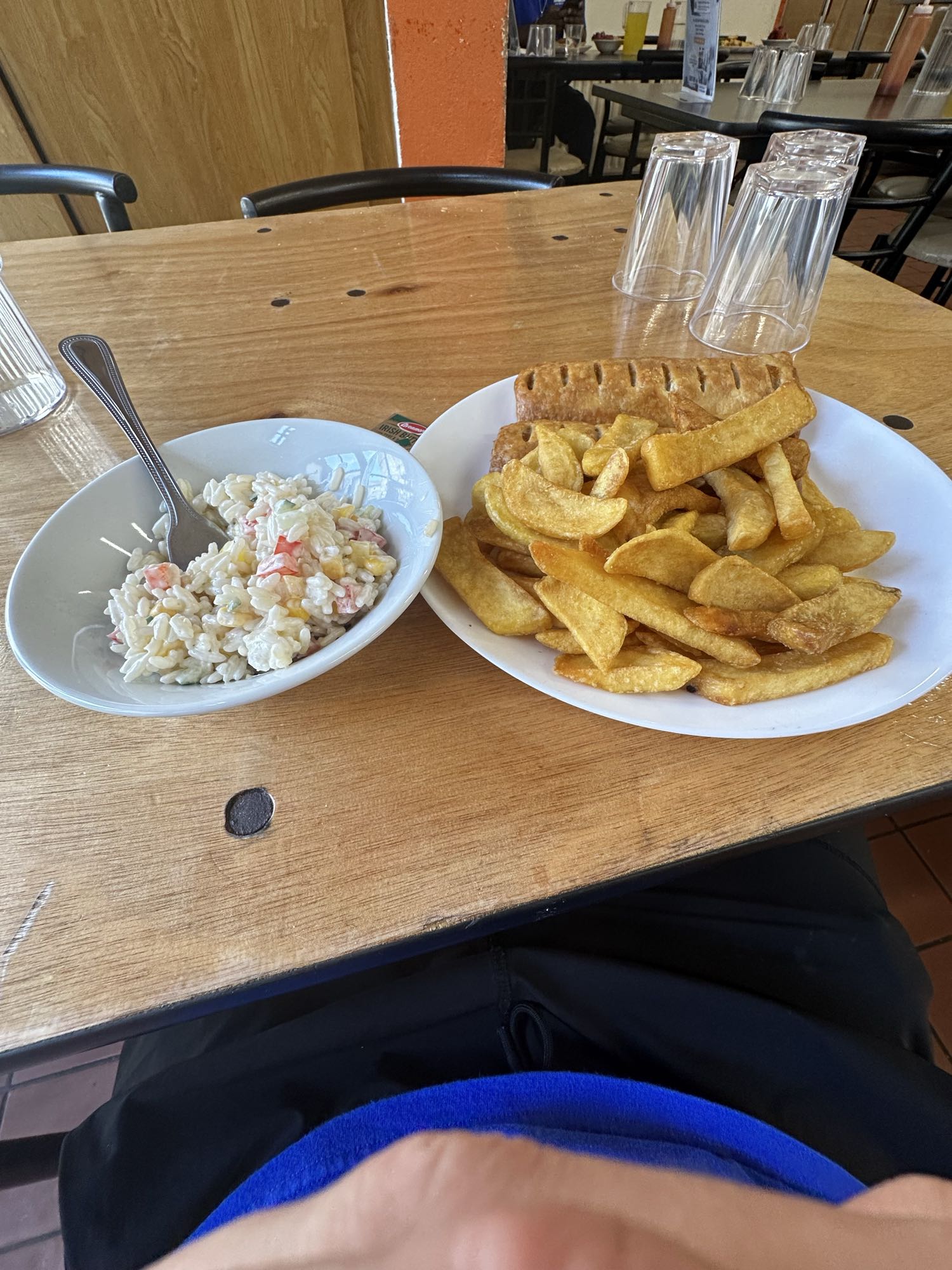 Ковбаска з чипсами