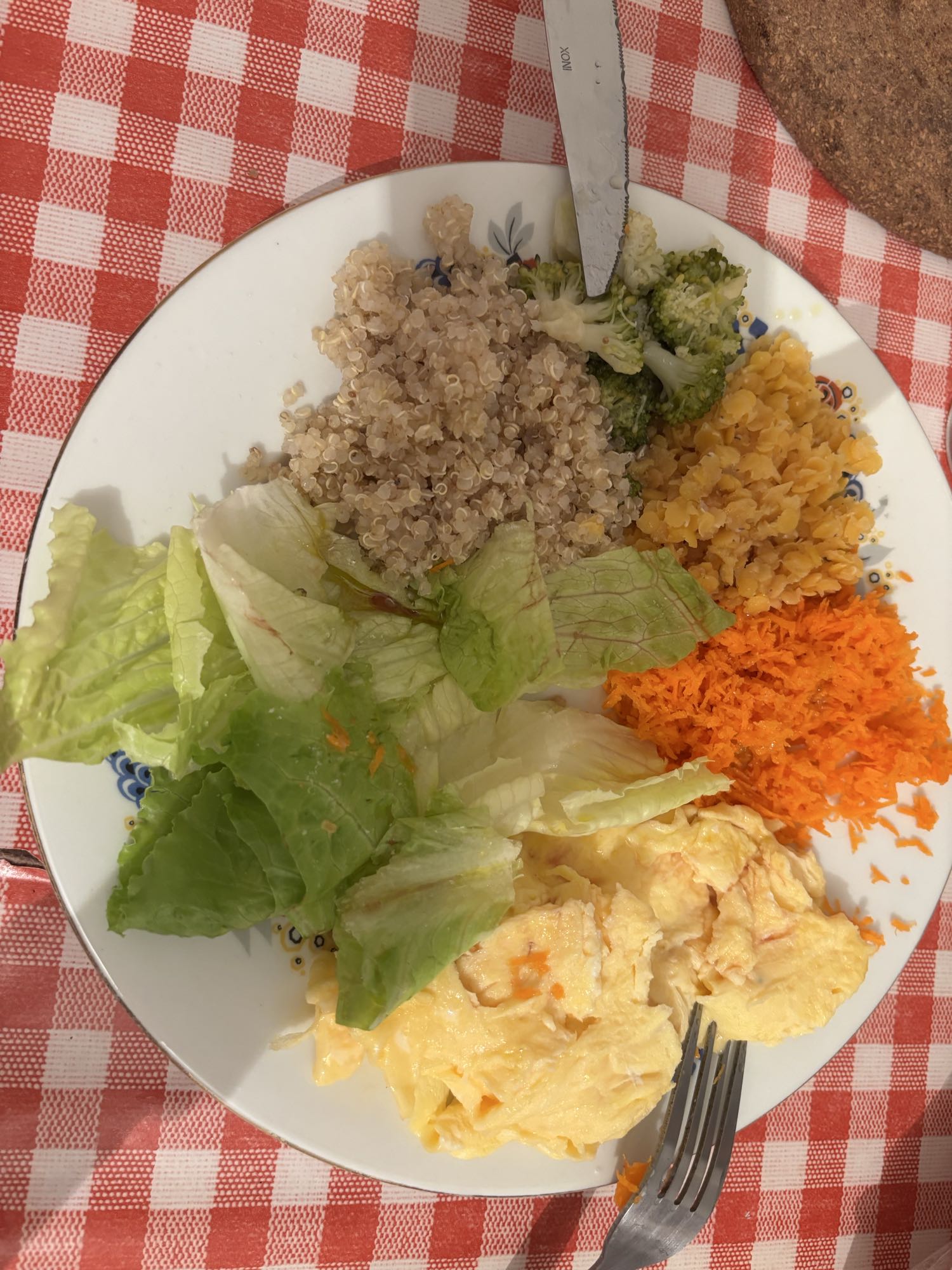 Assiette quinoa et oeufs