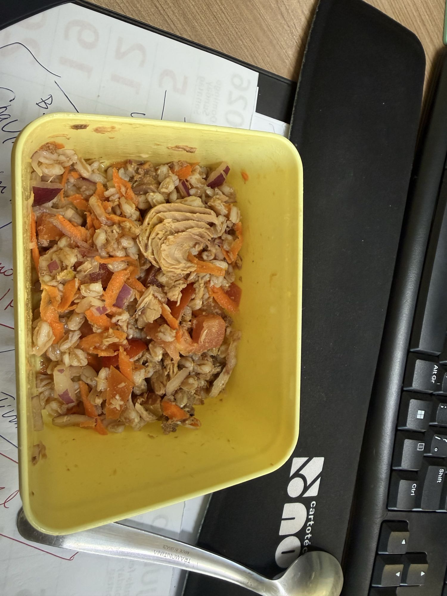Salada de cevada e atum