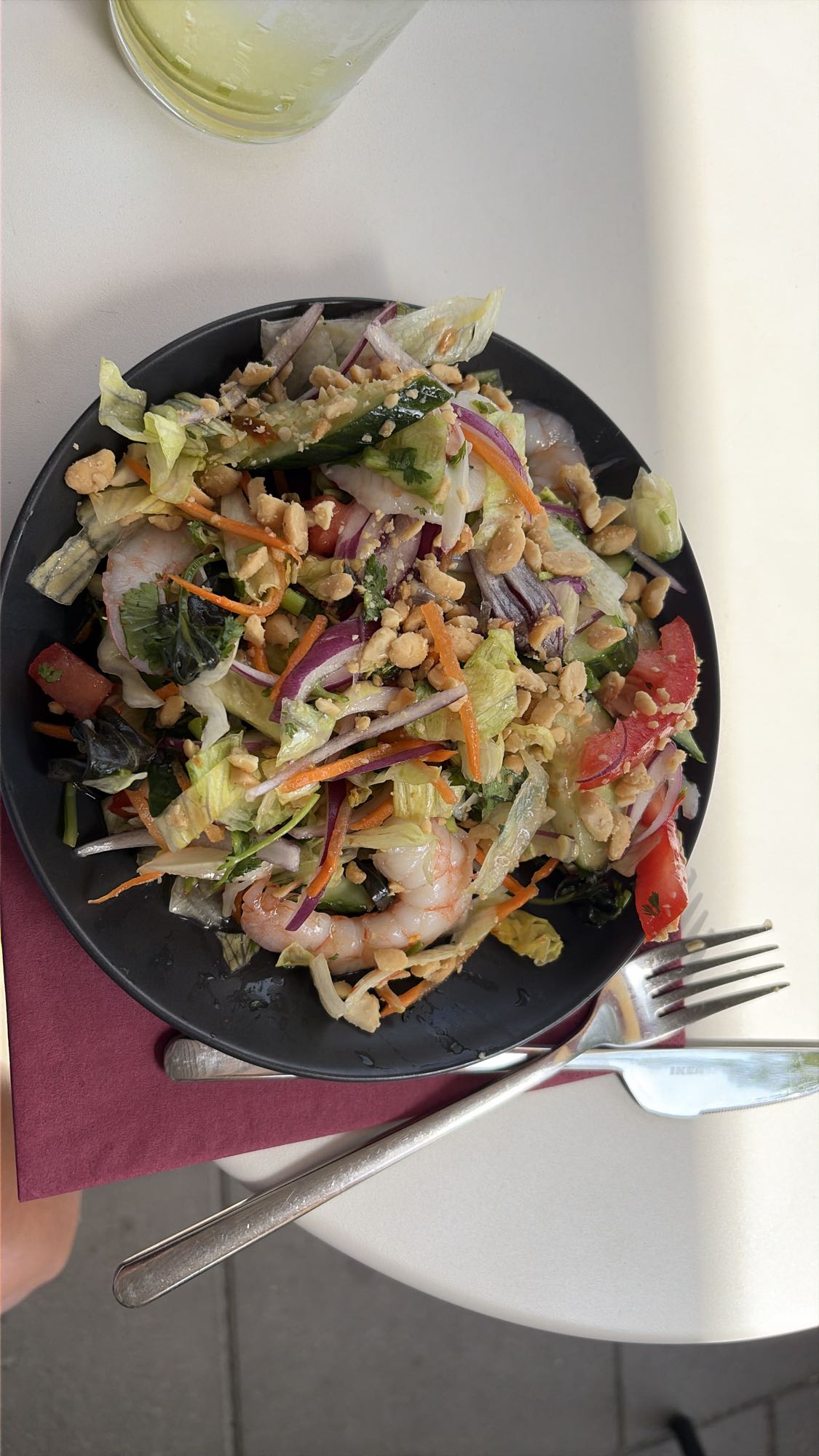 Räksallad med jordnötter