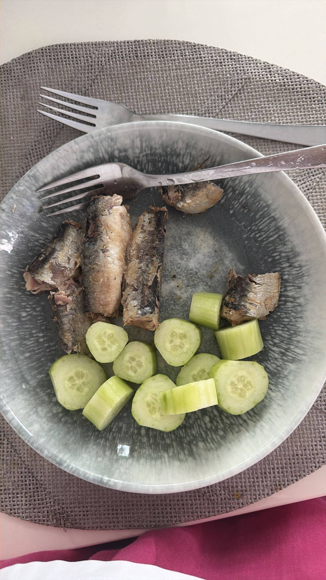 Сардины с огурцом