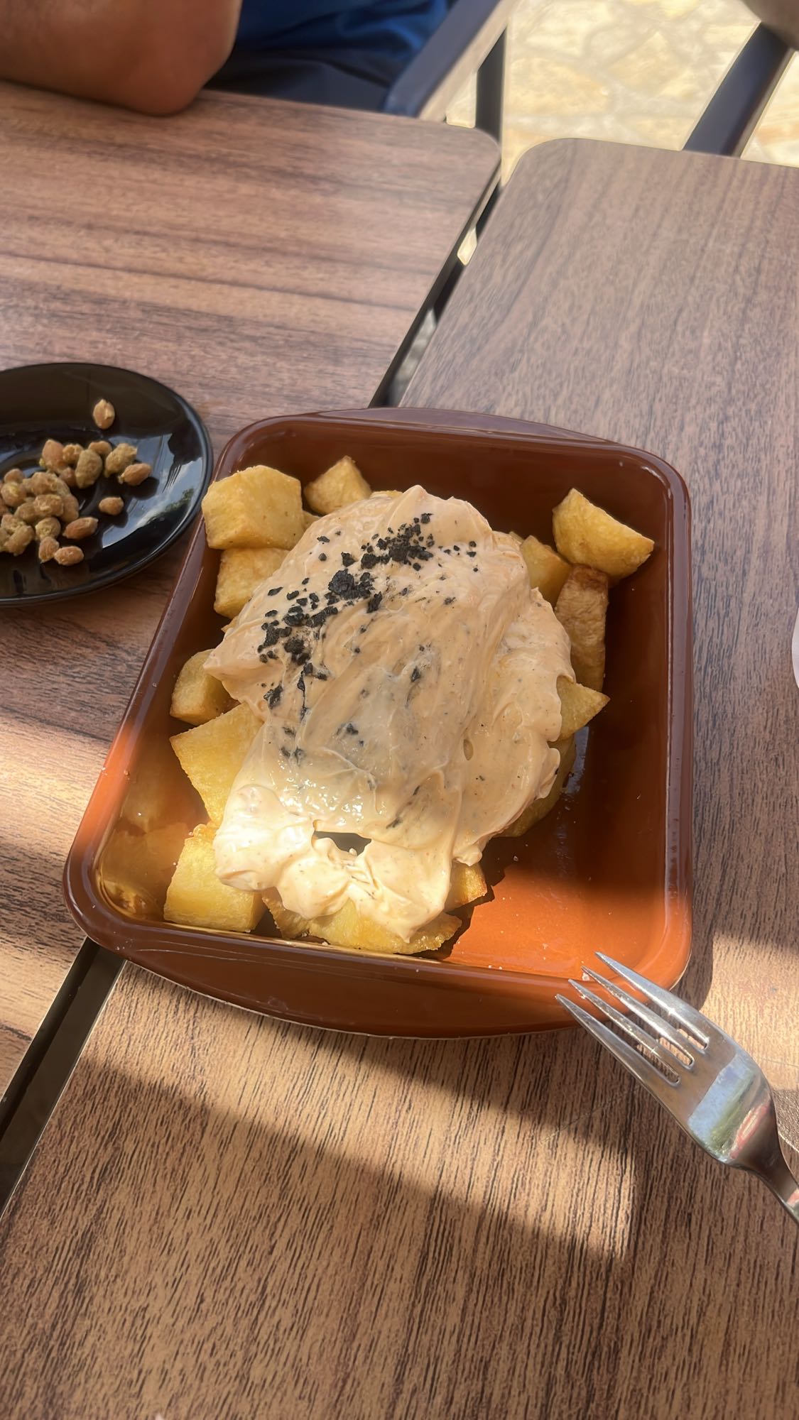 patatas bravas con alioli
