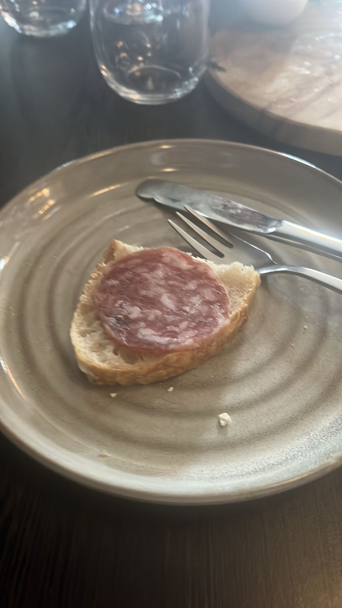 Bröd med salami