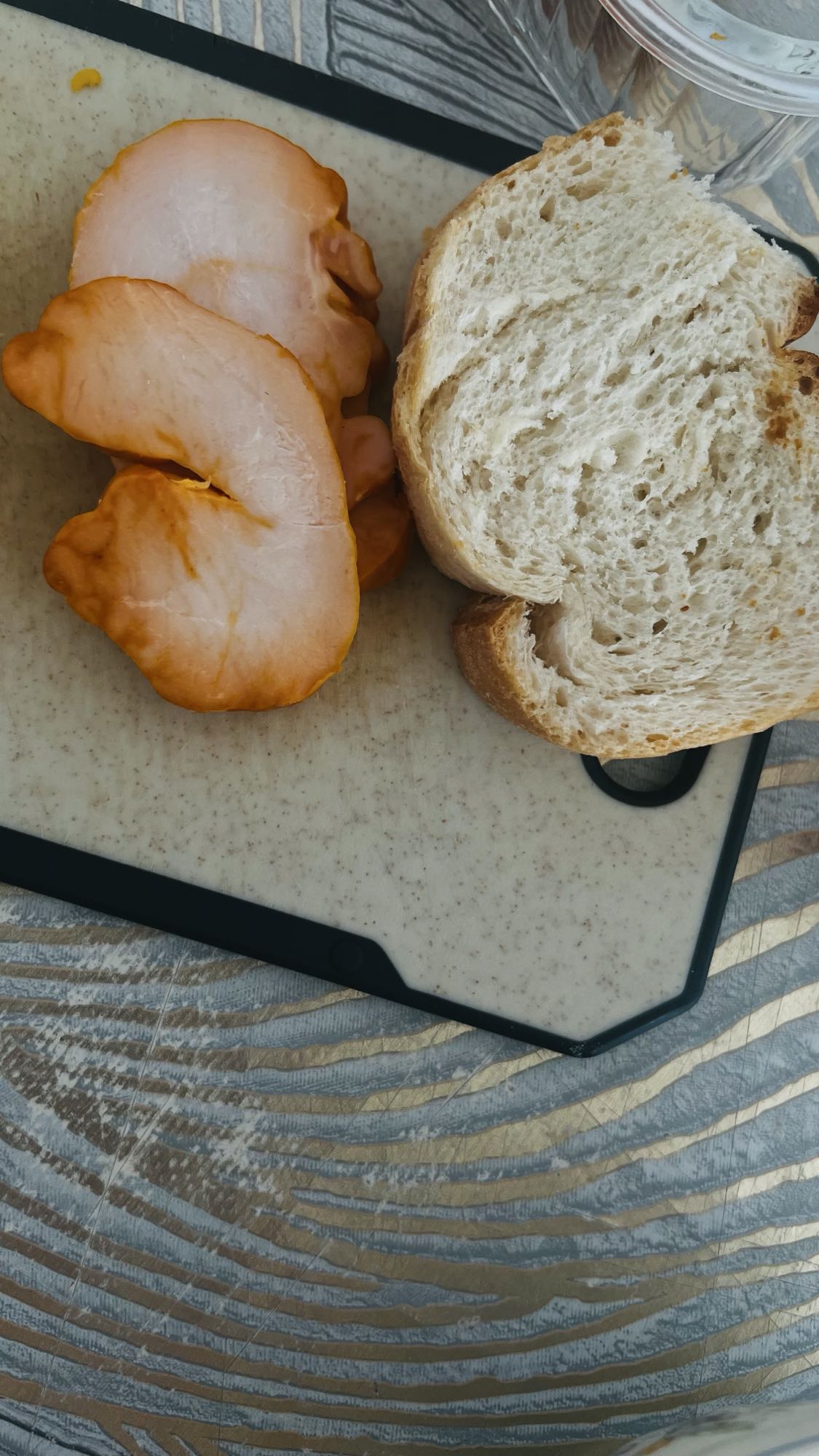 Хлеб с копченой курицей
