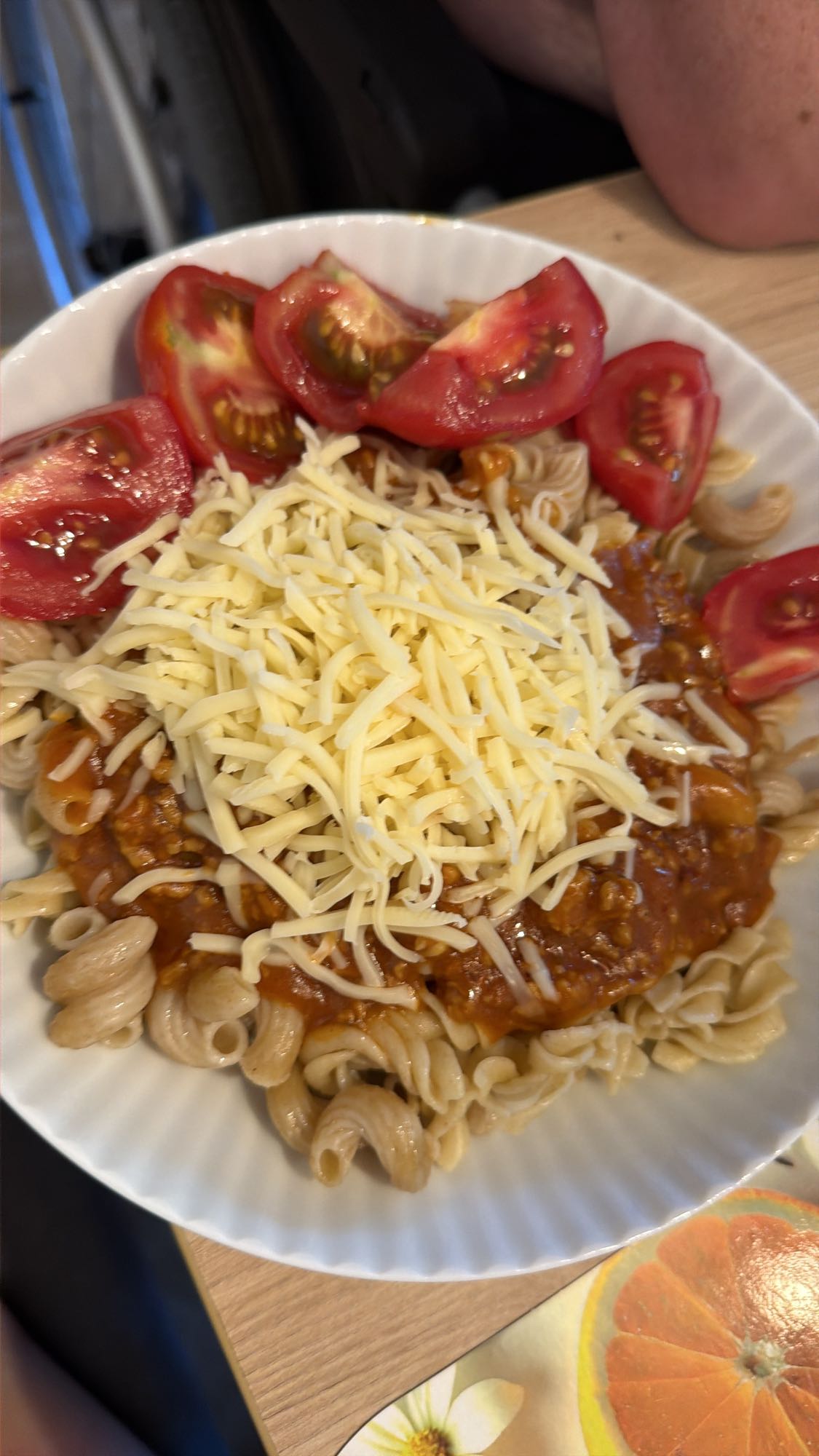 Nudeln mit Käse und Soße