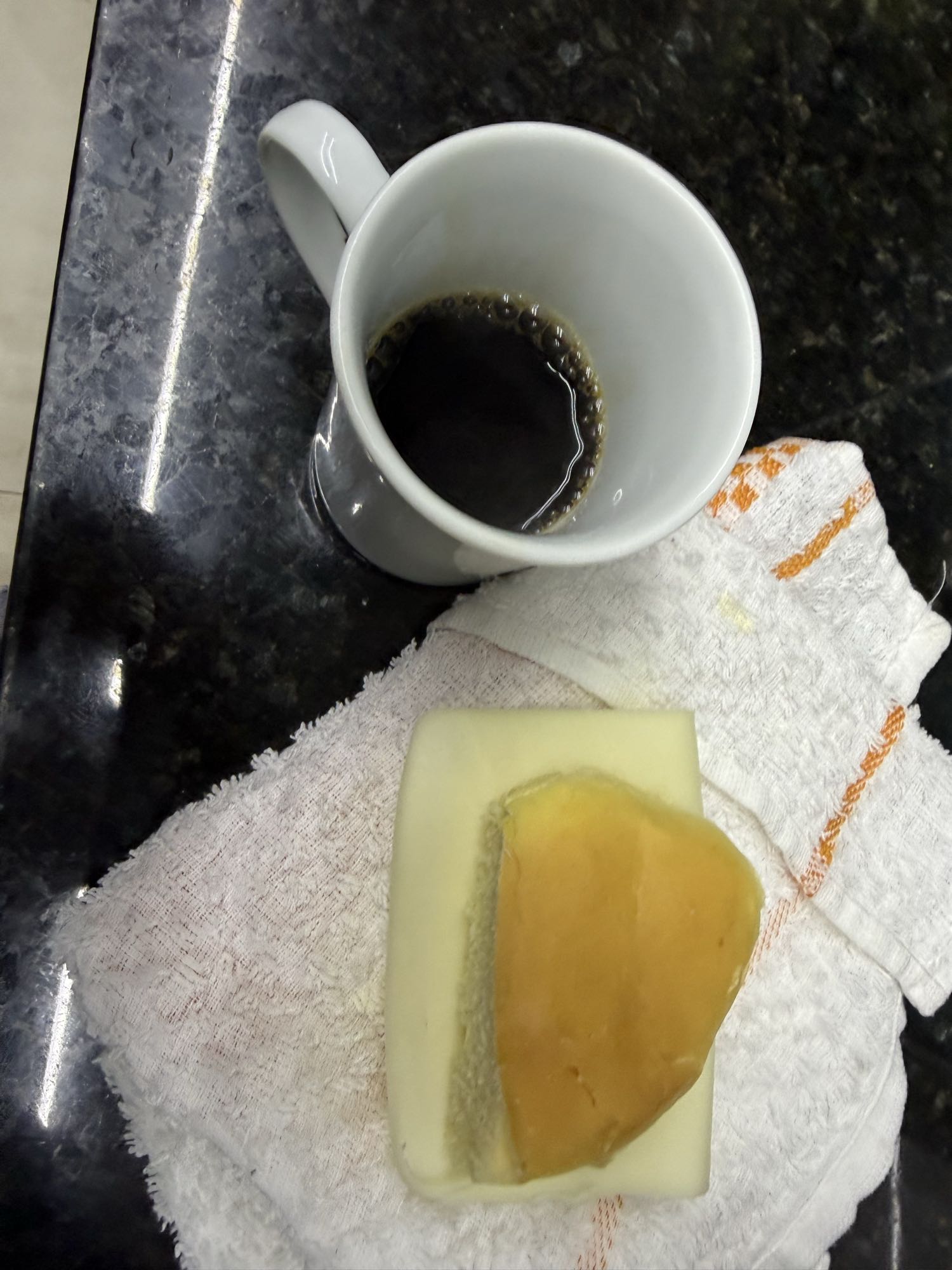 Café com bolo simples