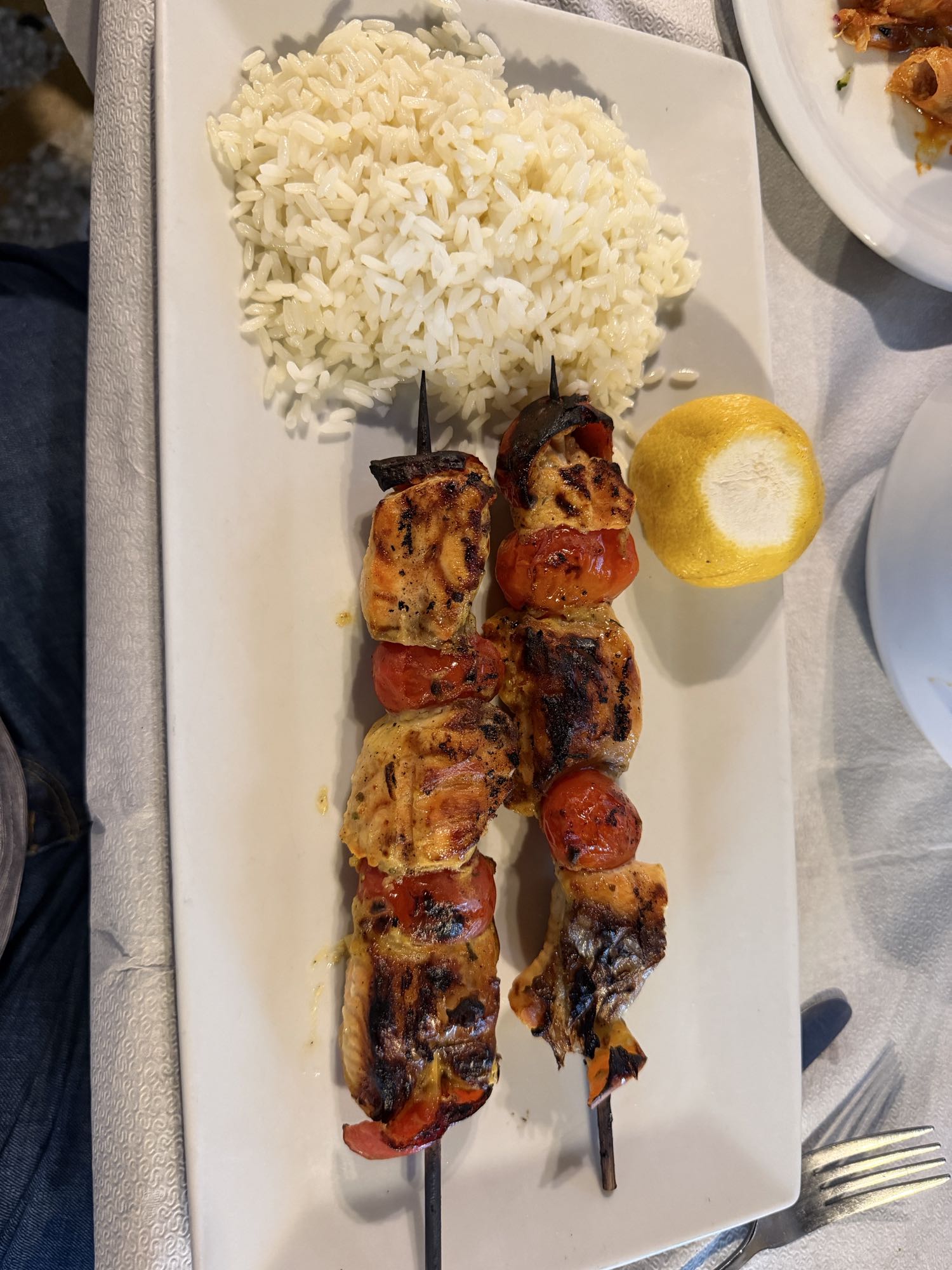 Spiedini di salmone e riso