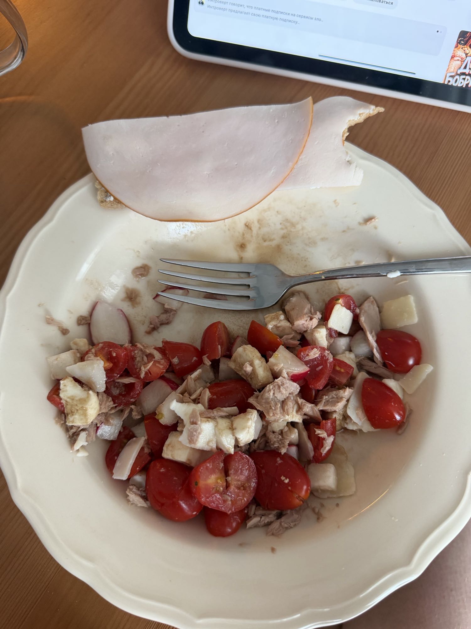 Салат с тунцом и индейкой