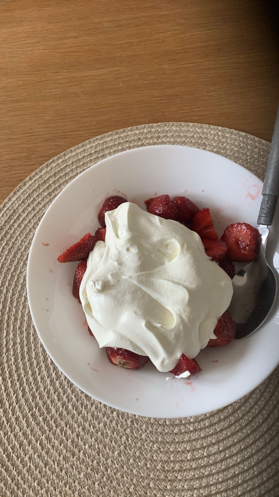 Jordgubbar med grädde