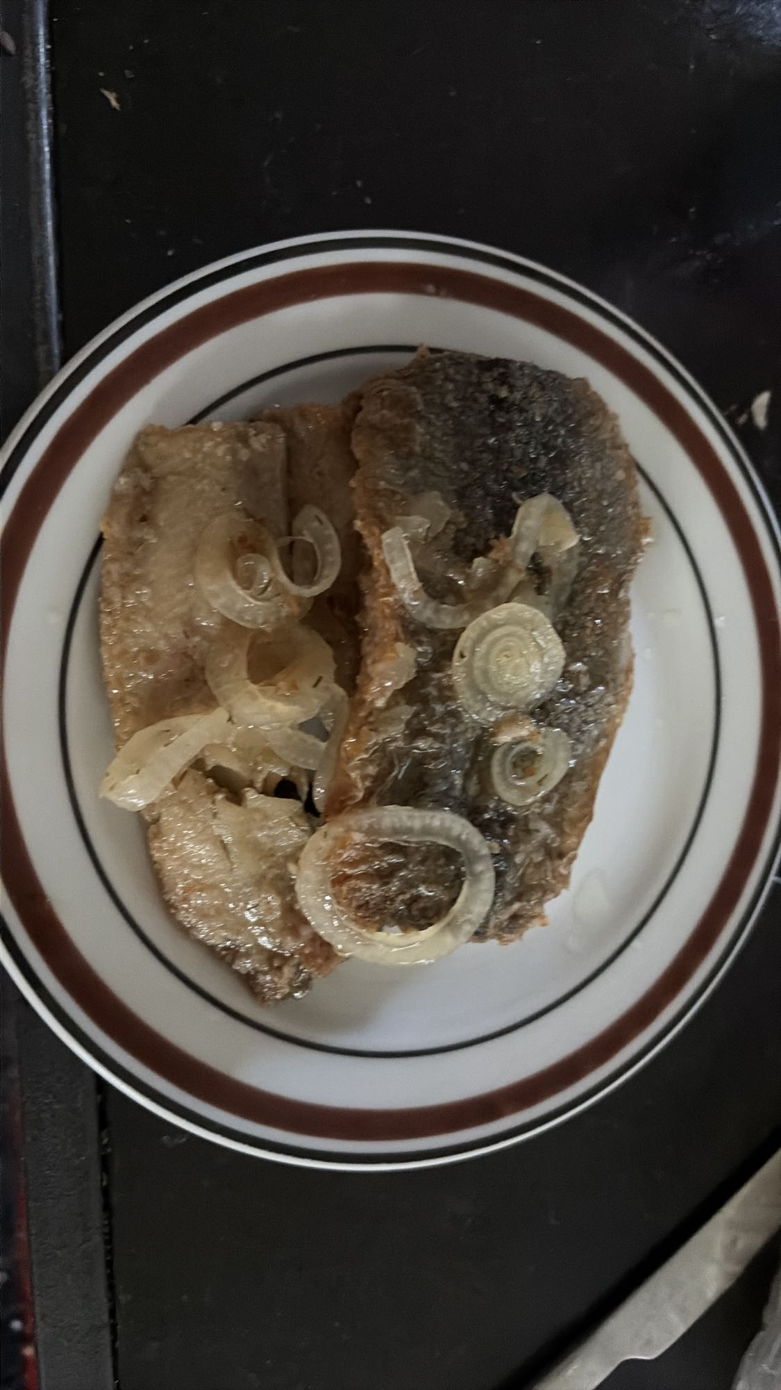 Stekt fisk med lök