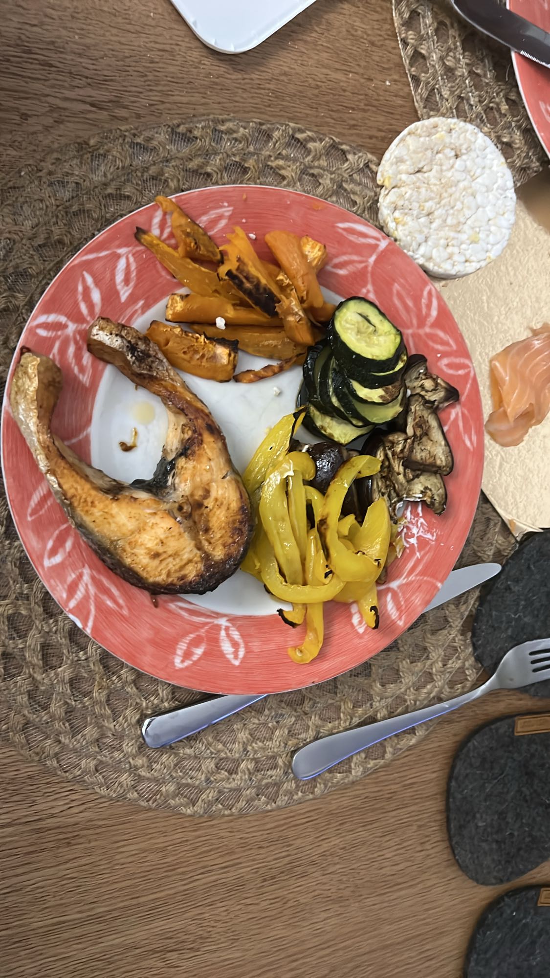 Salmone e verdure grigliate