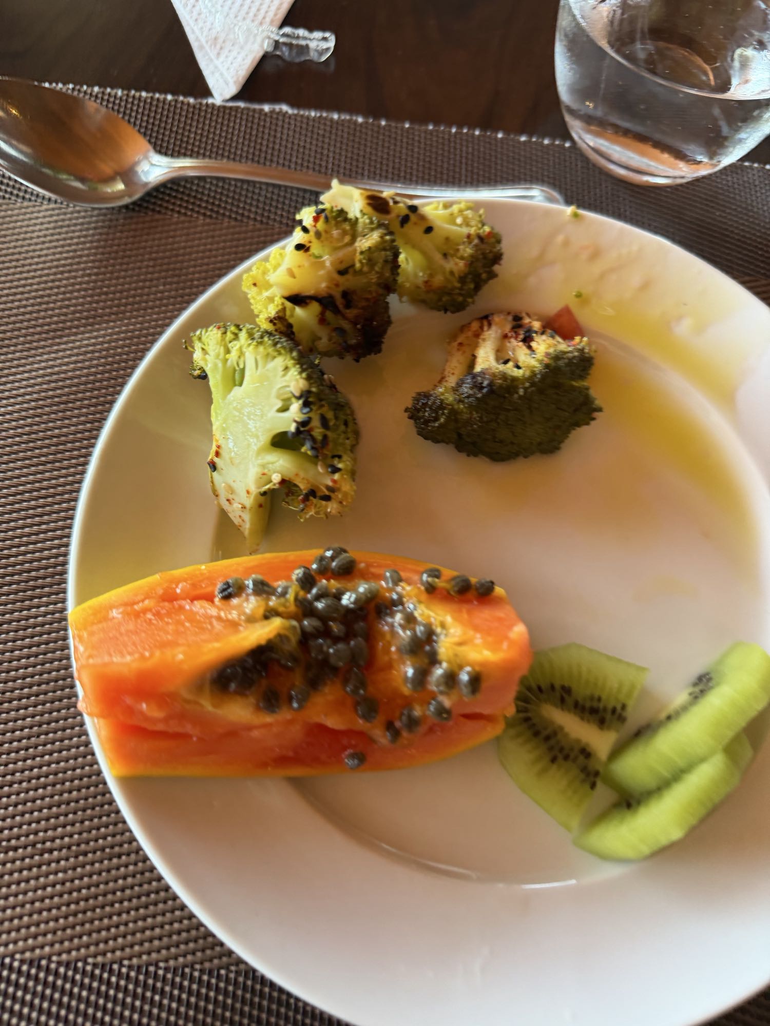 fruta y brócoli
