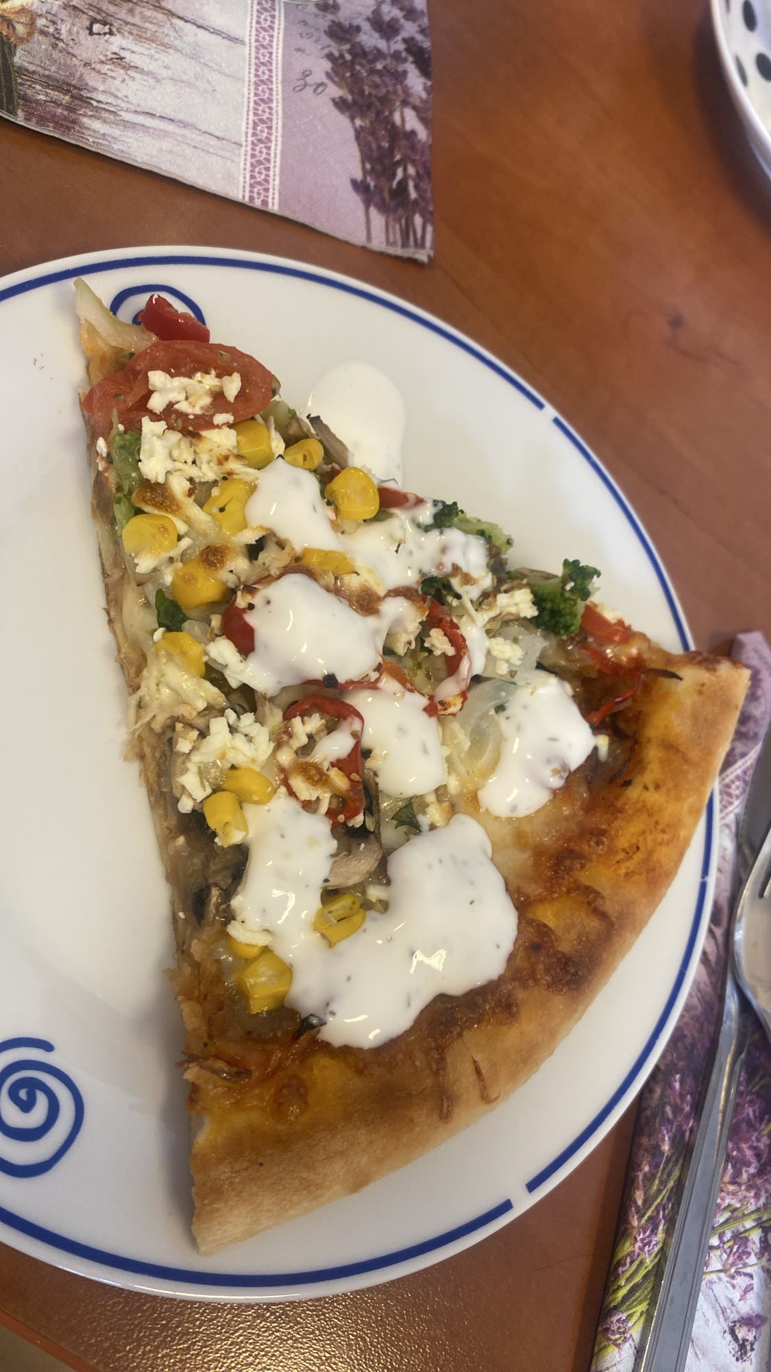 Kawałek pizzy warzywnej