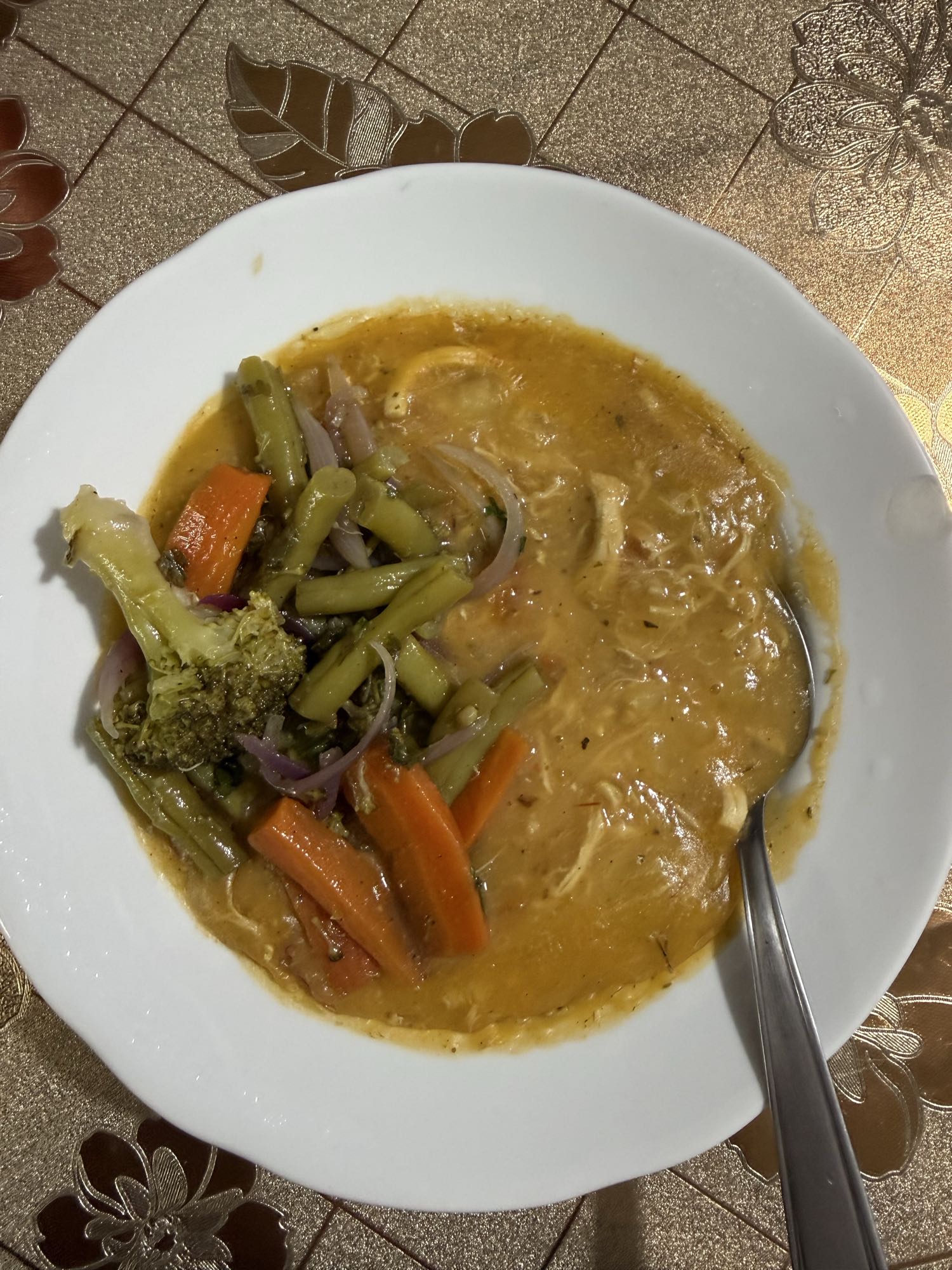 Sopa com legumes e frango