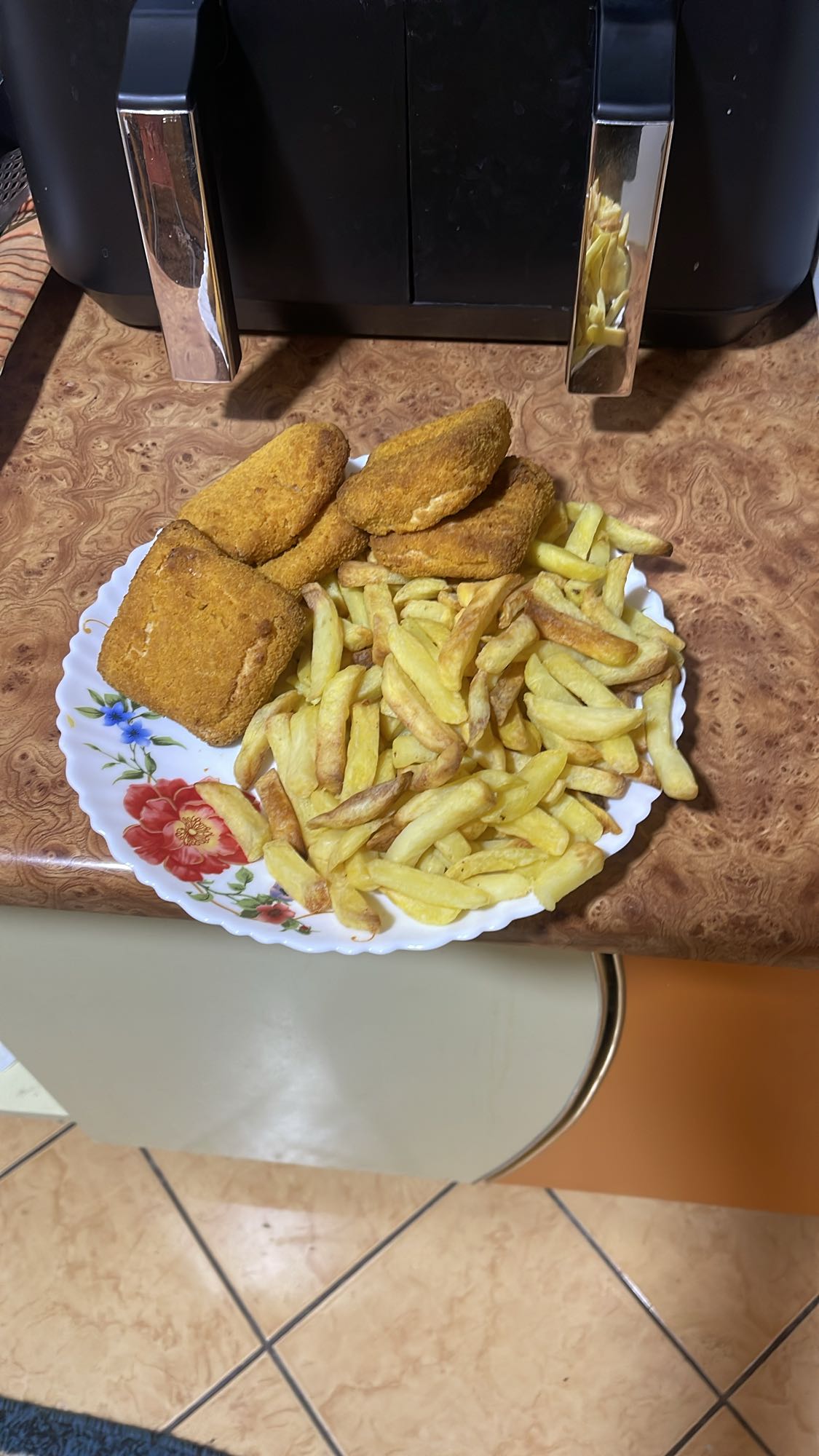 Șnițele cu cartofi prăjiți