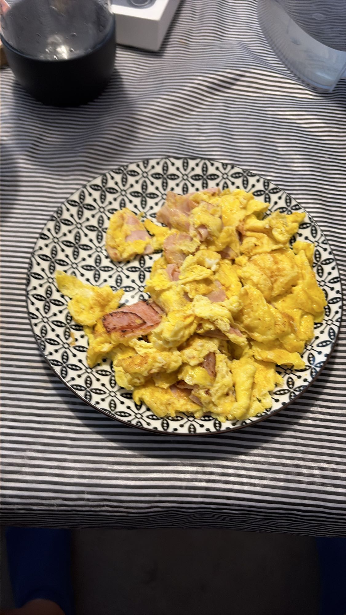 Бъркани яйца с шунка