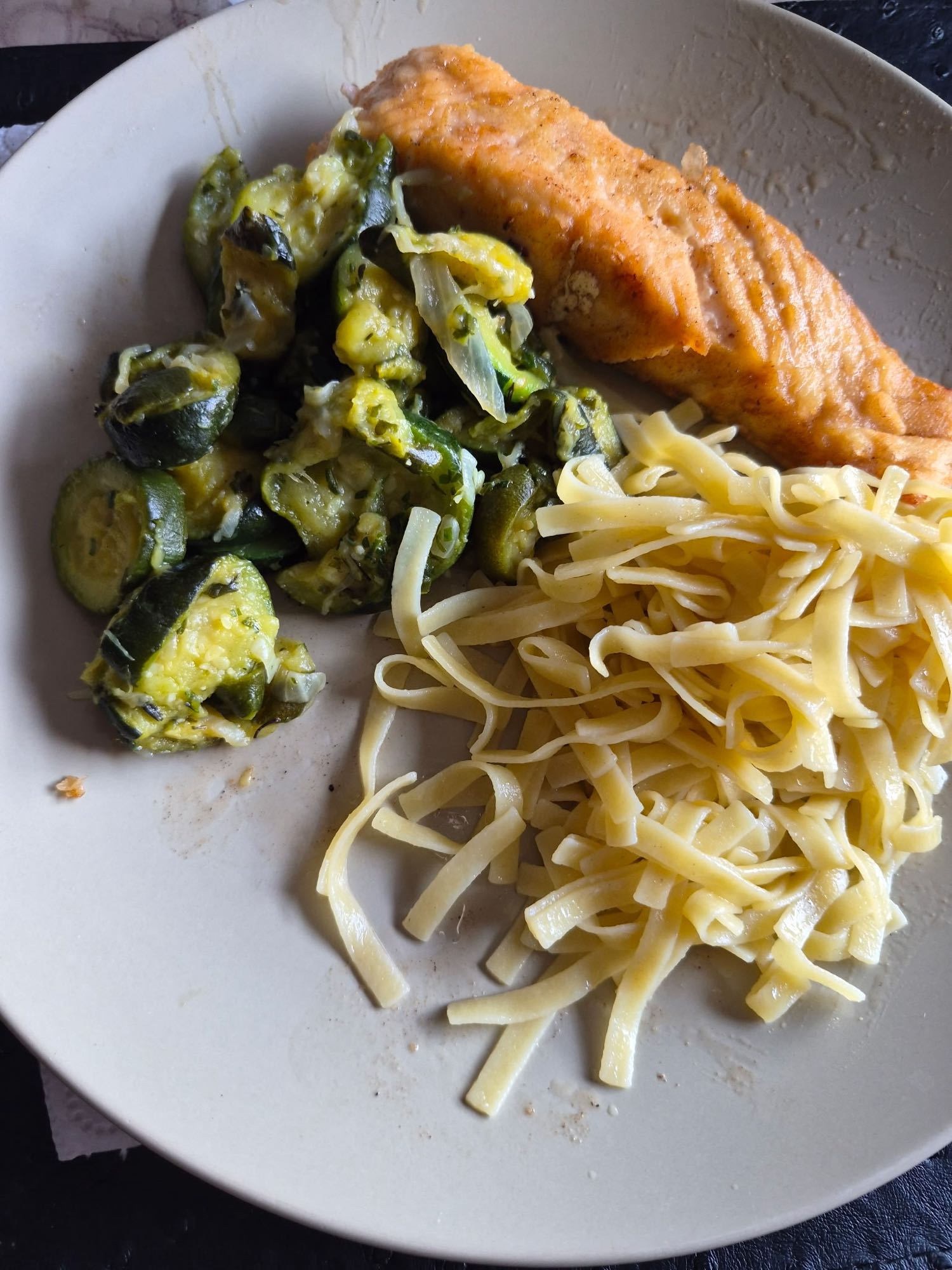 Saumon pâtes courgettes