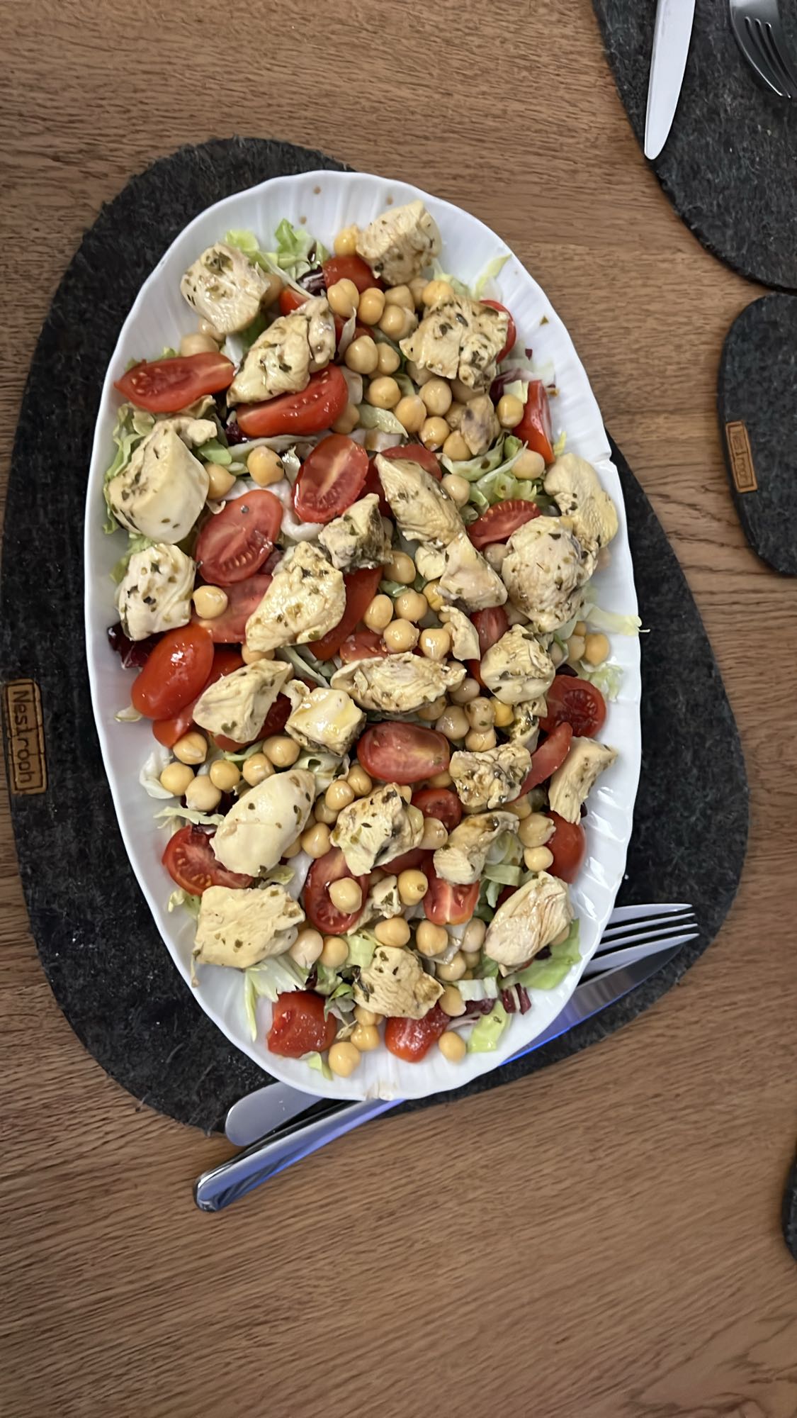 Insalata di pollo e ceci