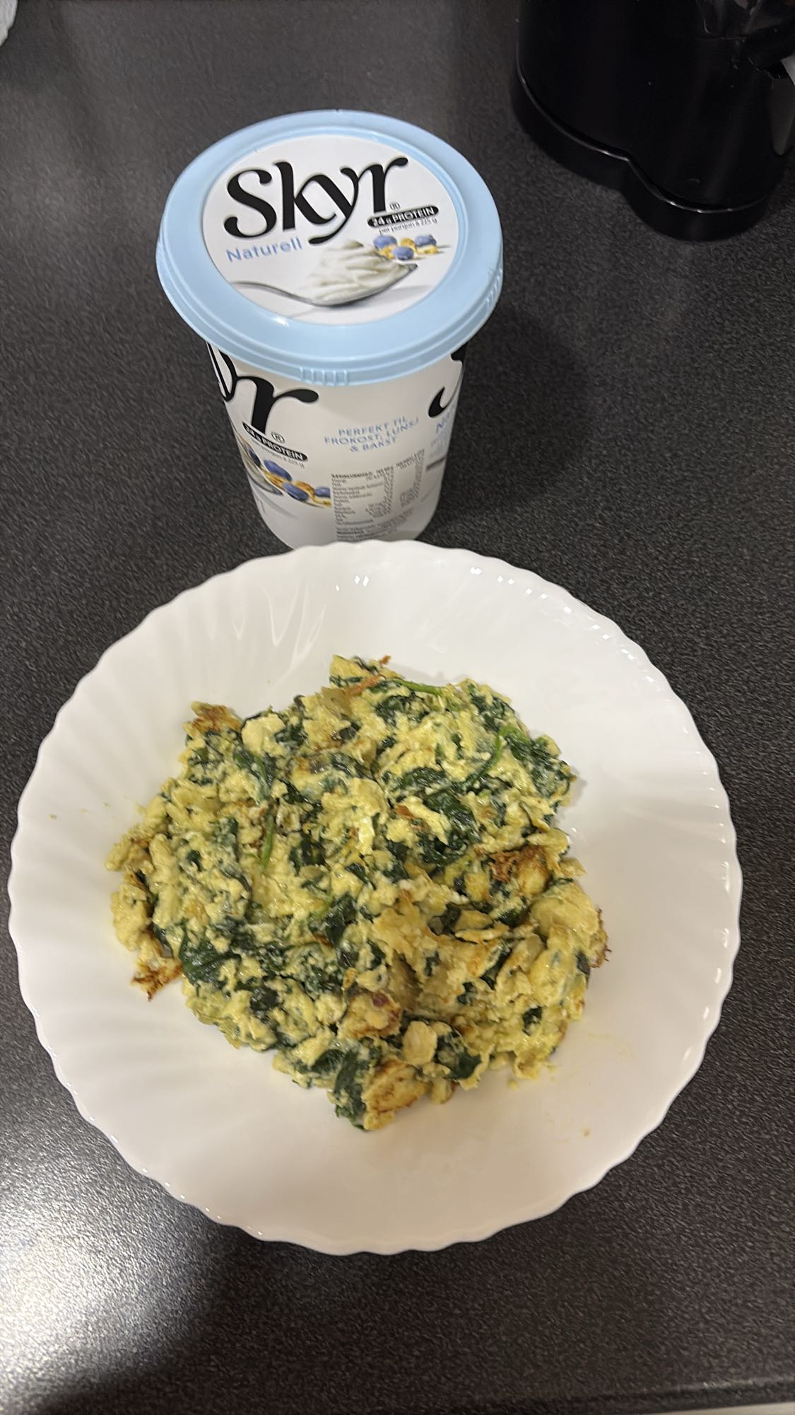 Eggerøre med spinat og skyr