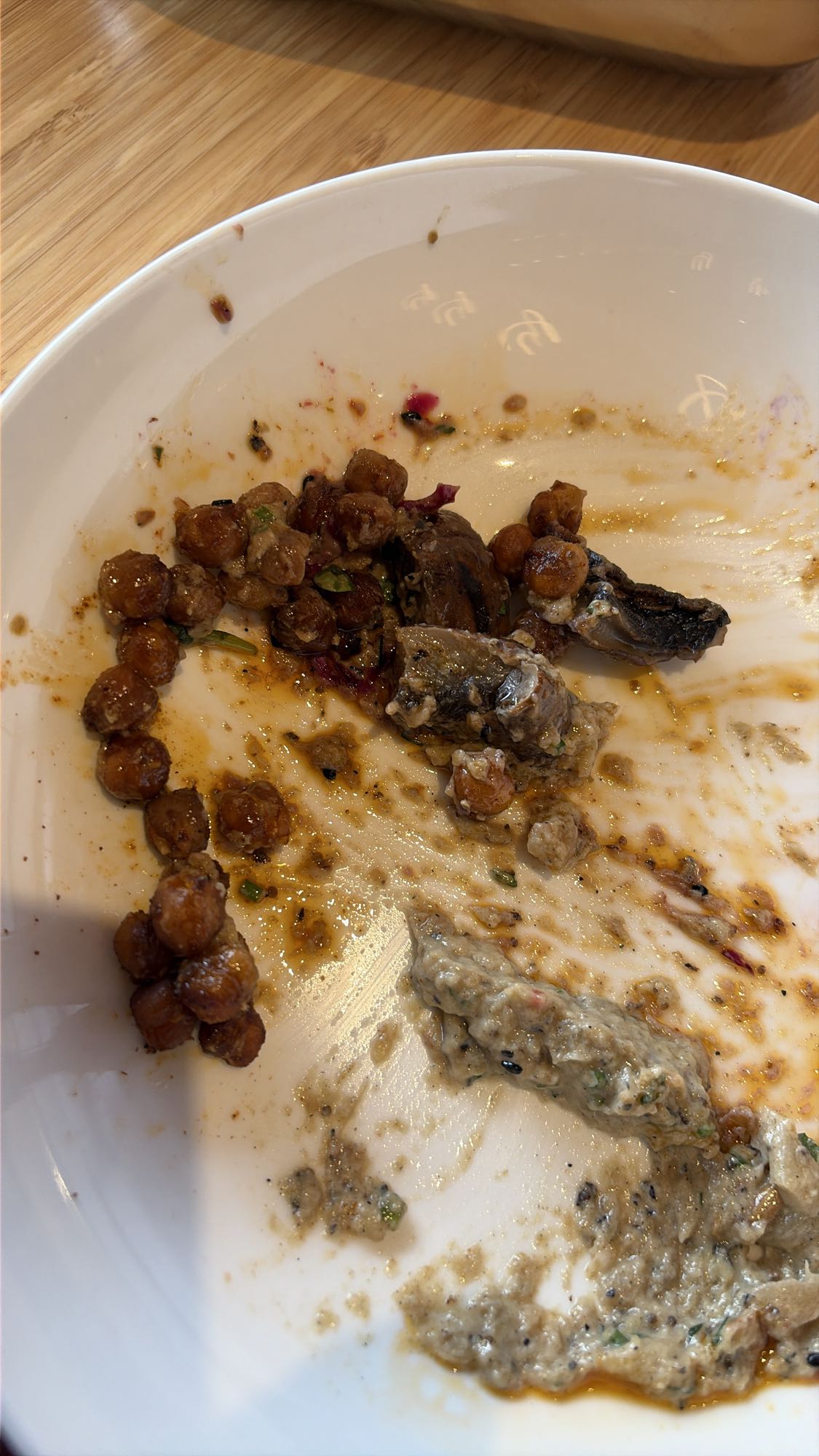 Kikärtor med aubergineröra