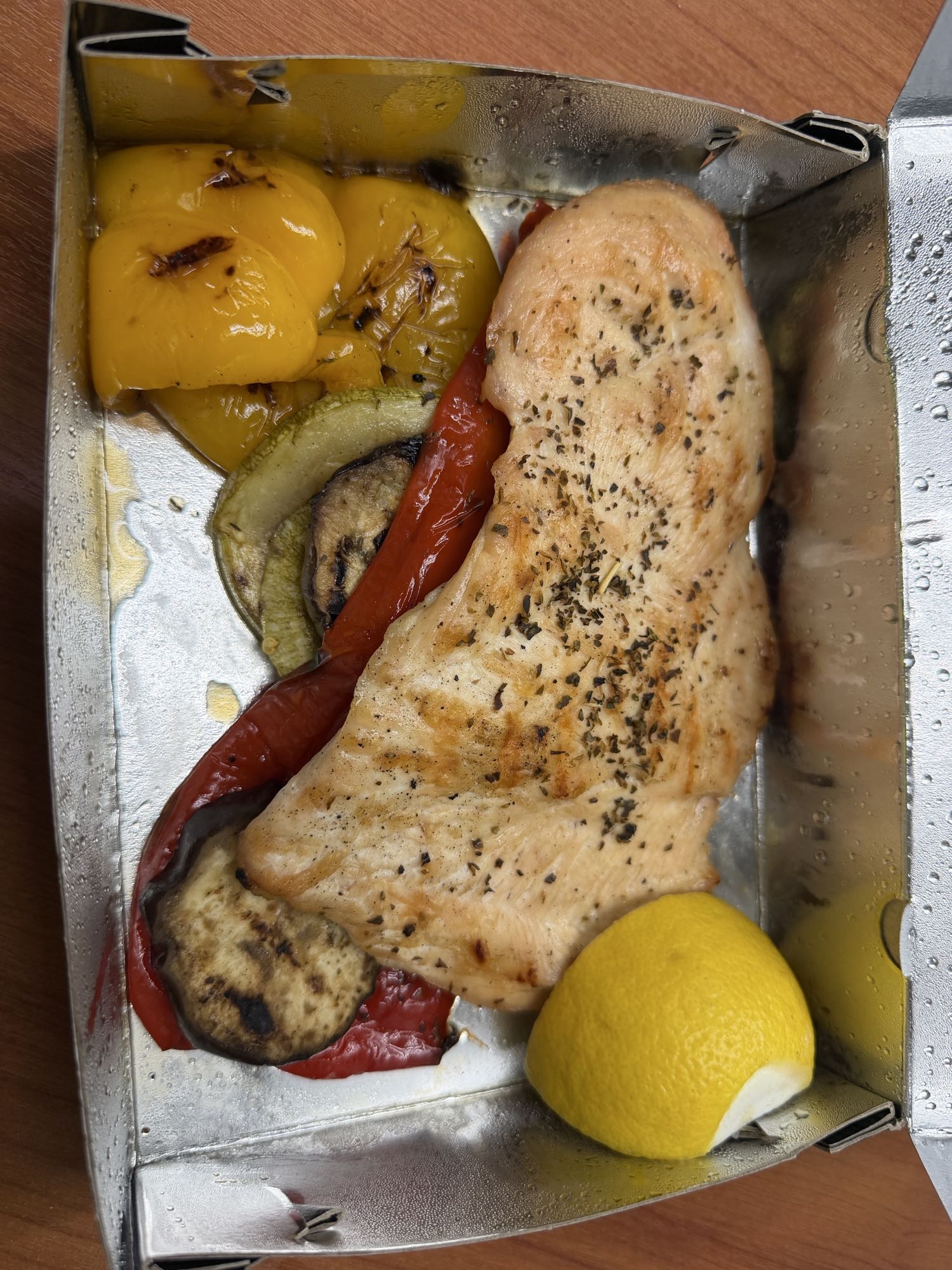 Pollo con verdure grigliate