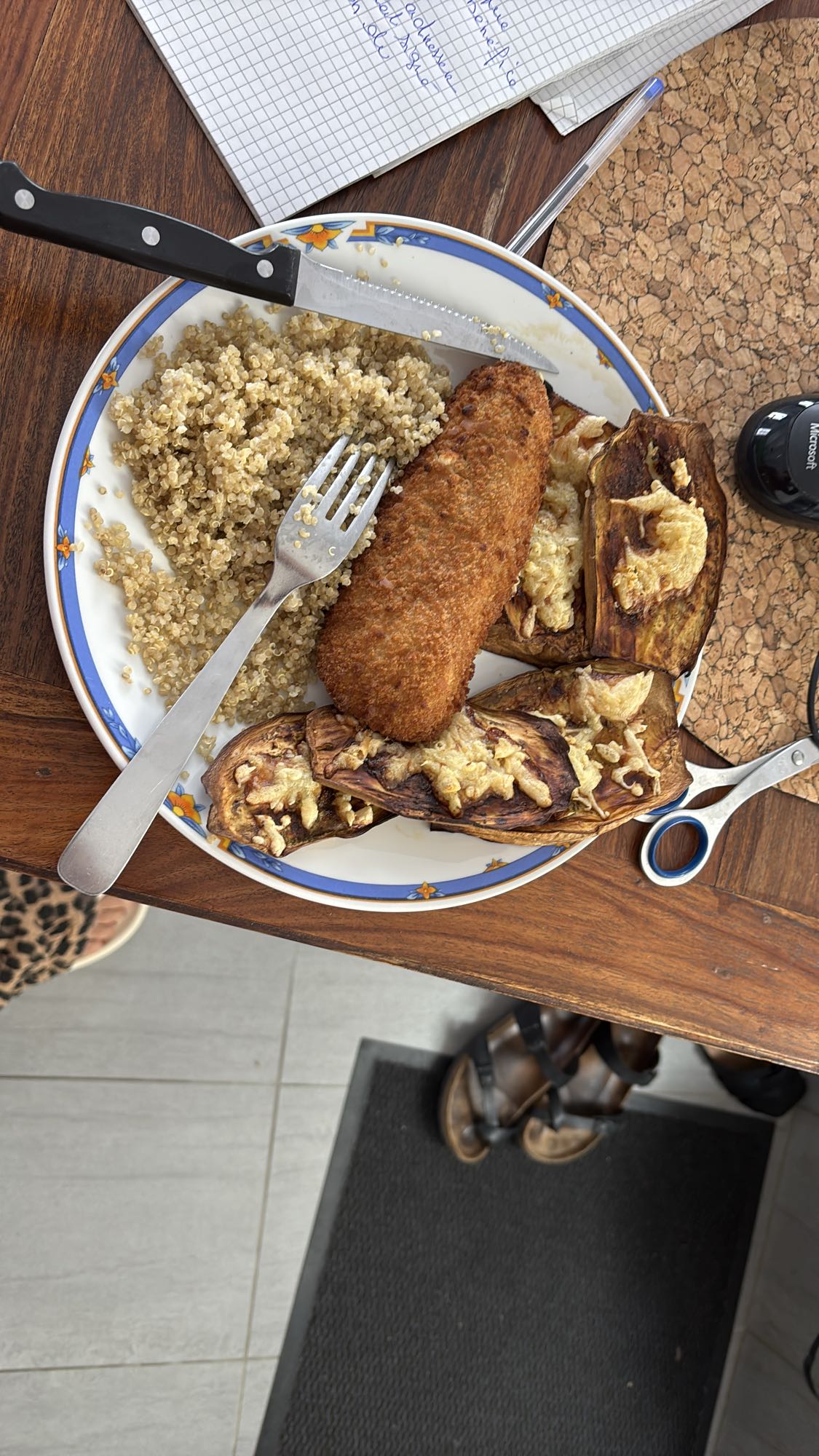 Poisson pané avec quinoa et aubergine