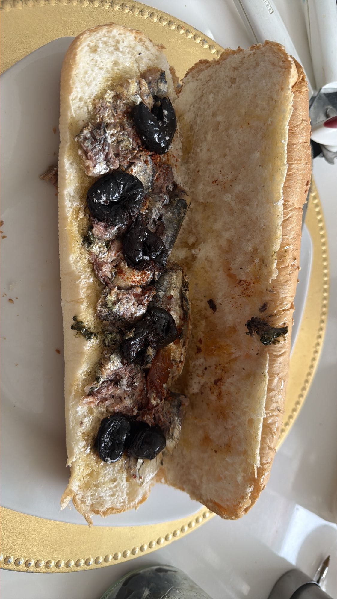 broodje sardines en olijven