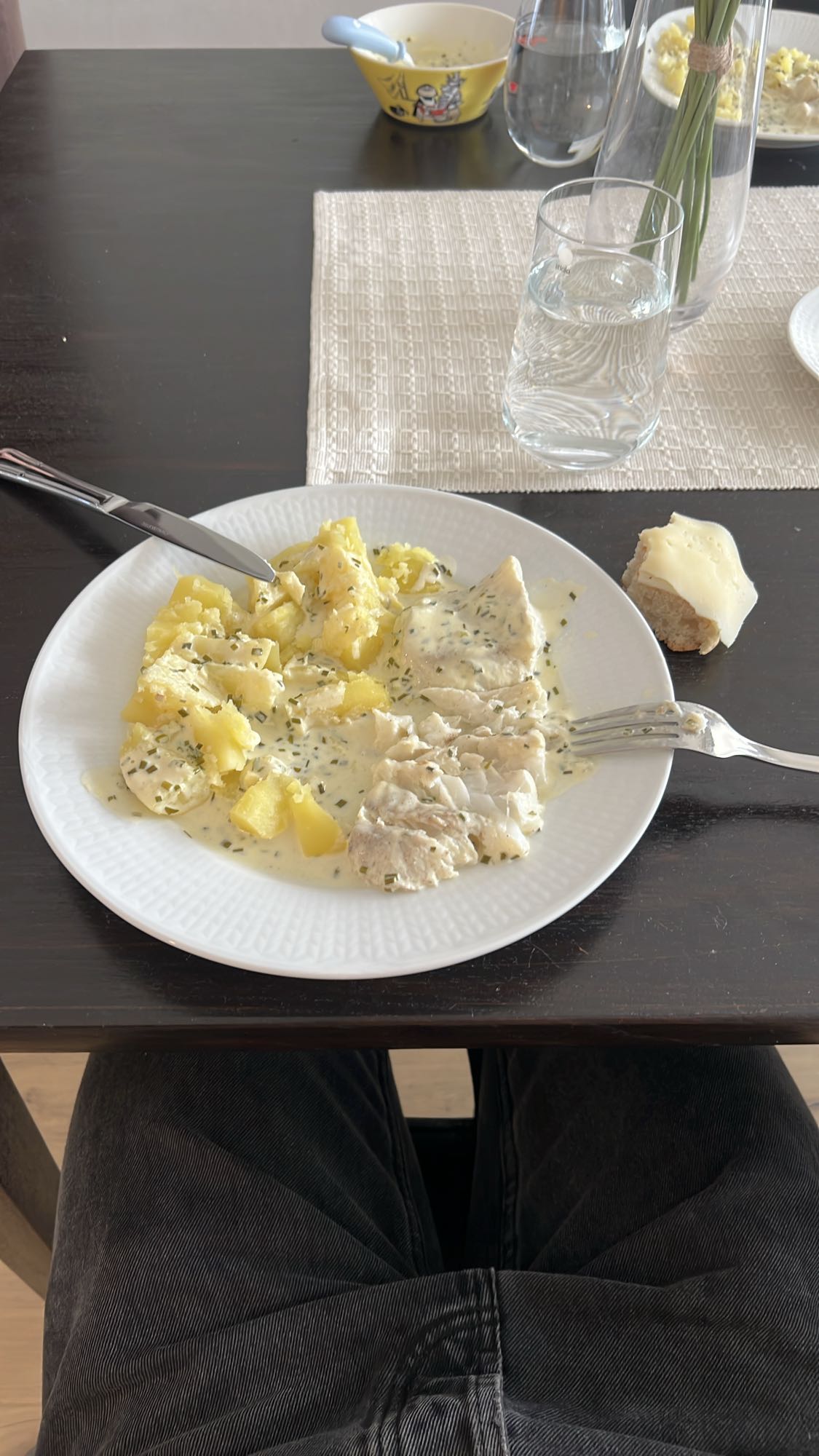 Fisk med potatis och sås