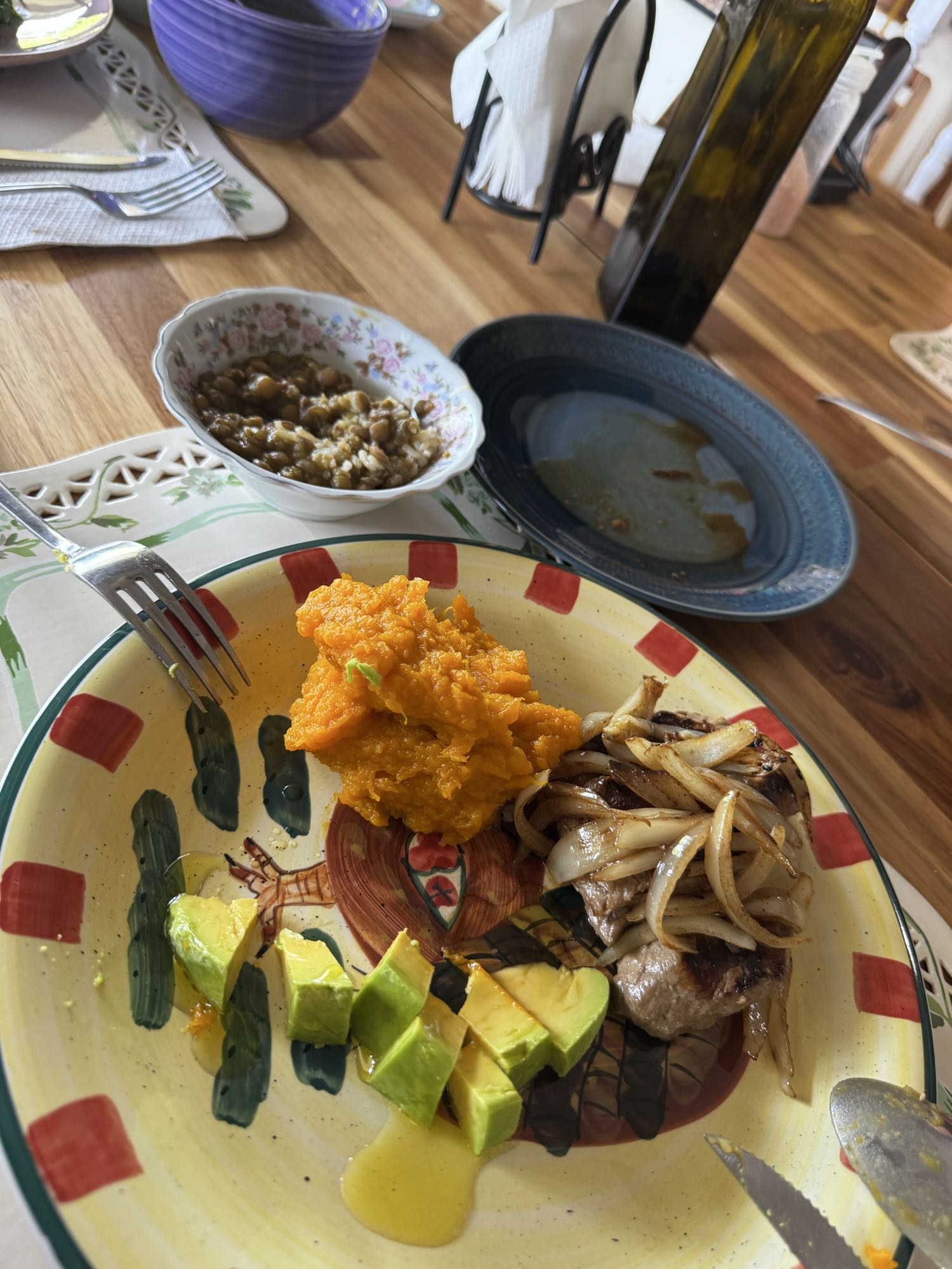 Cerdo con calabaza y lentejas