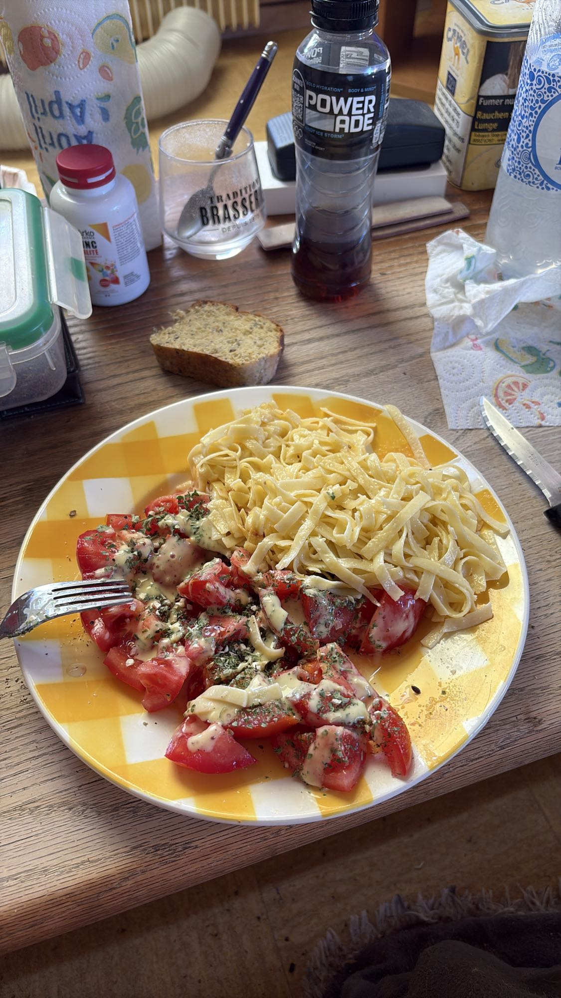 Pâtes et salade de tomates