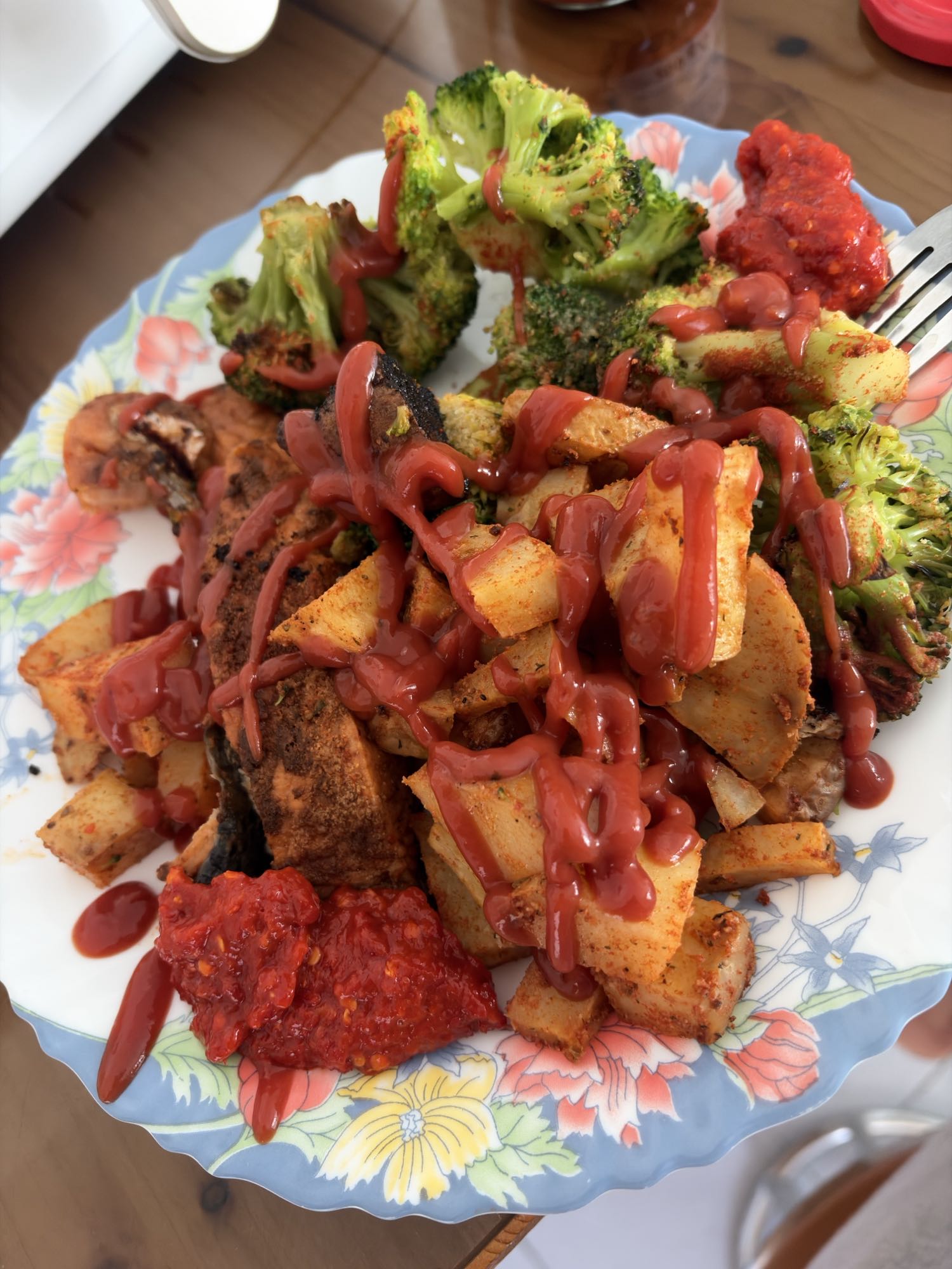 Somon cu cartofi si broccoli